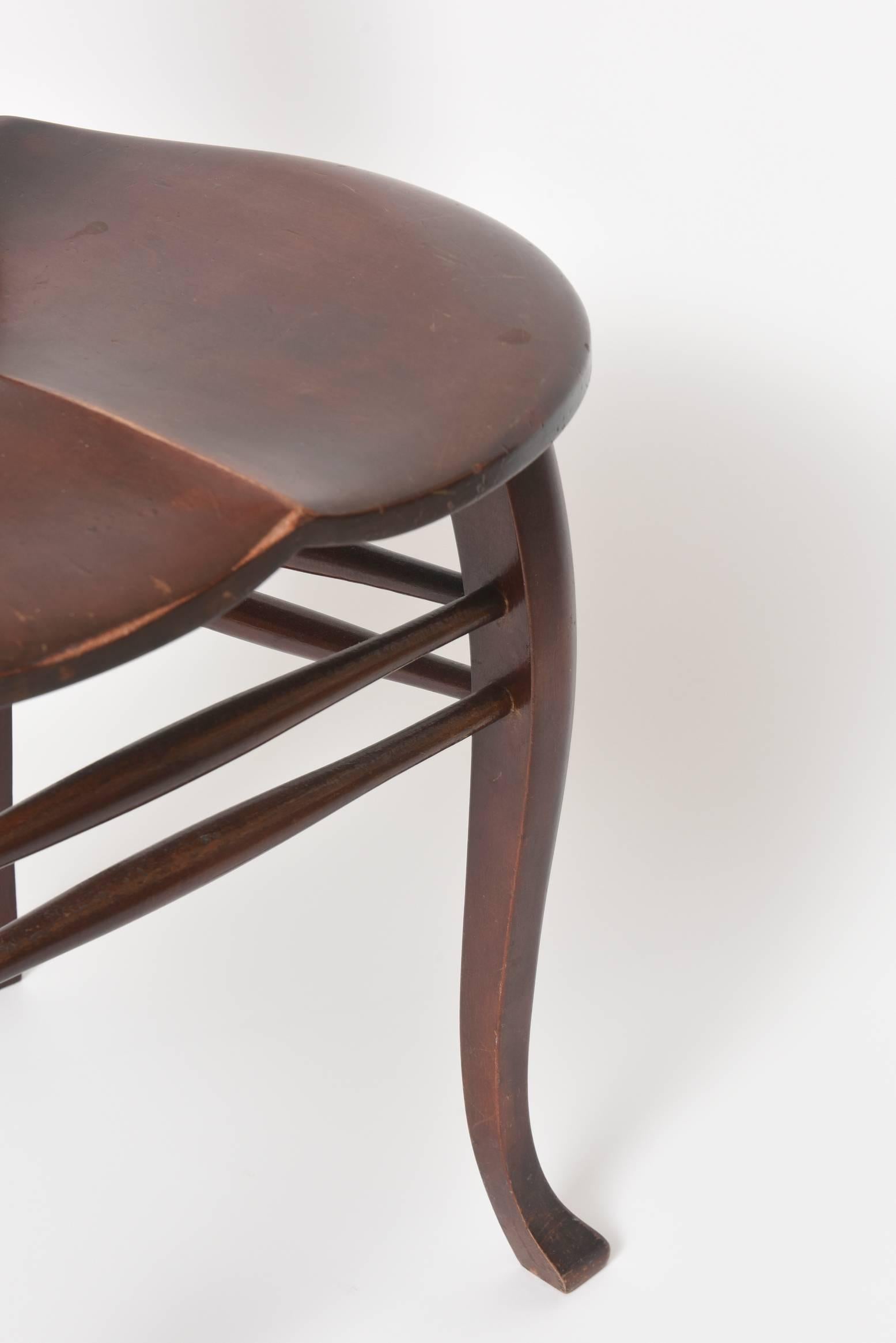 XIXe siècle Ancienne chaise d'appoint Windsor incrustée de nacre avec dossier en fuseau et assise en selle