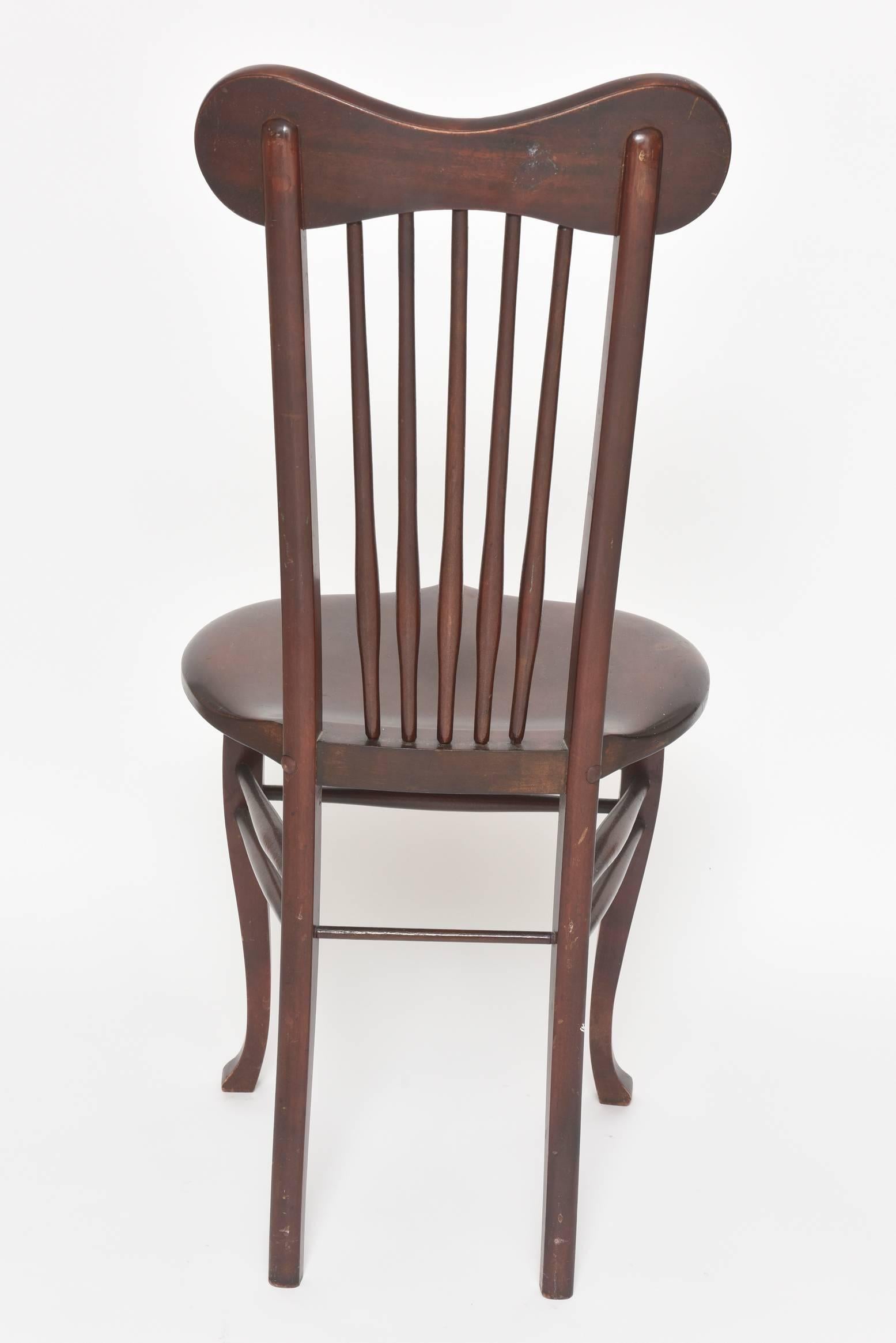Ancienne chaise d'appoint Windsor incrustée de nacre avec dossier en fuseau et assise en selle 2