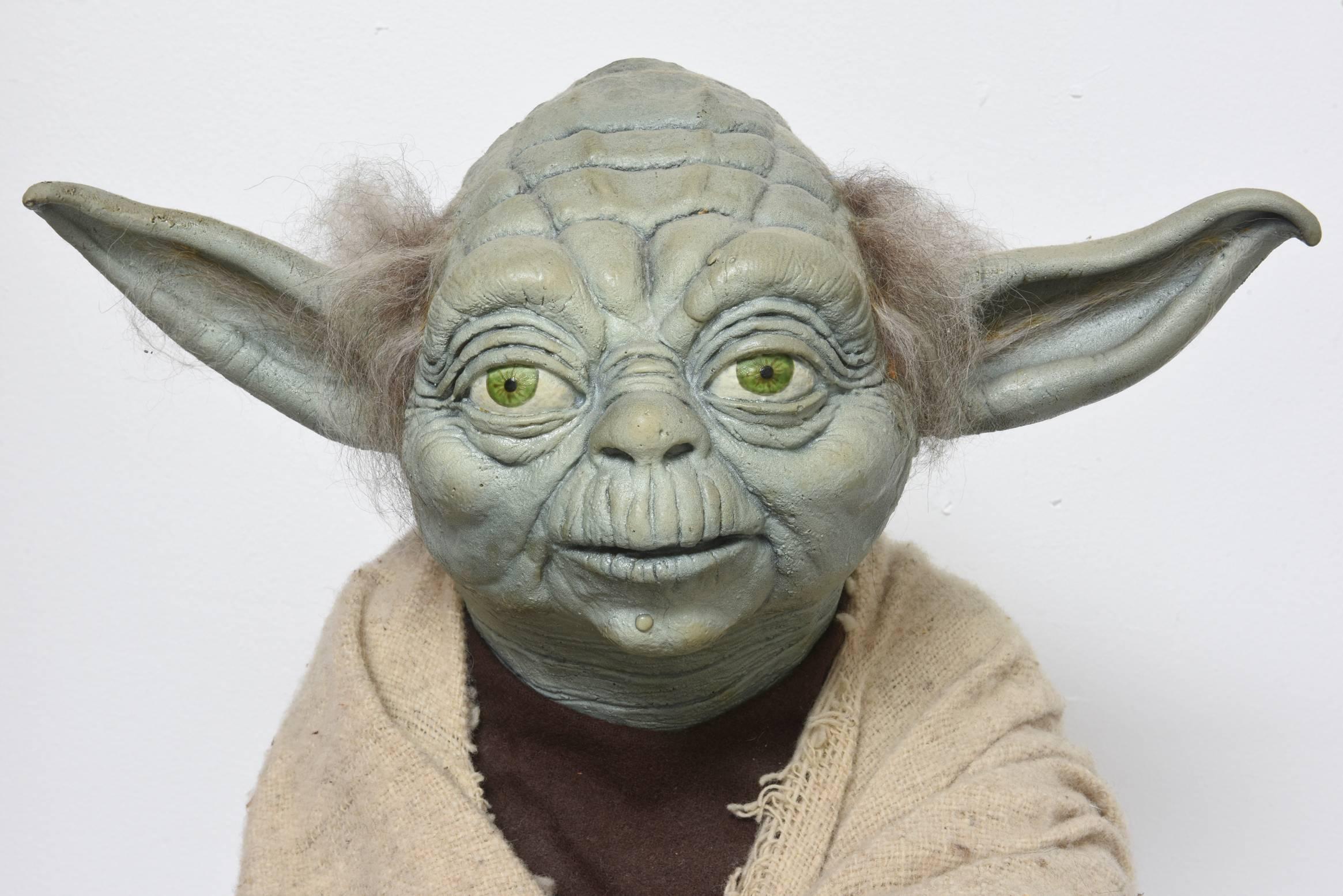 Lifesize Yoda-Figur in limitierter Auflage von Illusive Concepts im Zustand „Hervorragend“ in Miami Beach, FL
