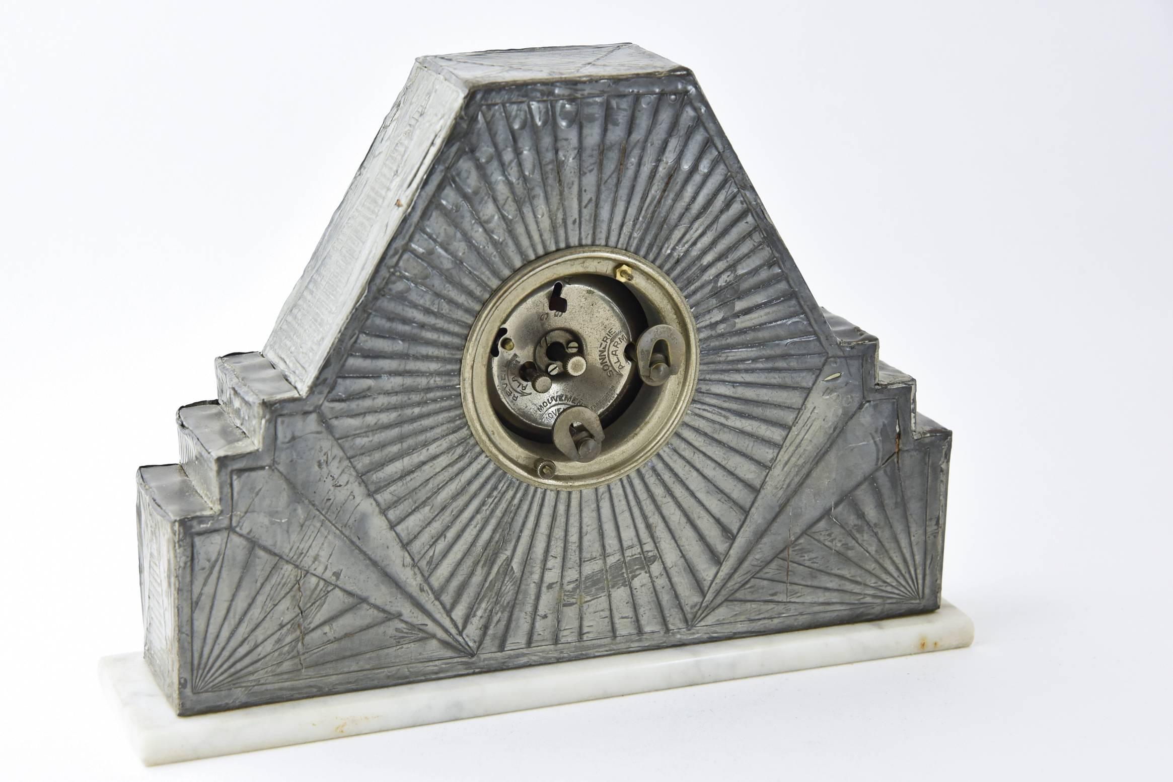 Cotto in fornace Set di orologi e vasi in stile Art Nouveau francese di R. Ragu in vendita