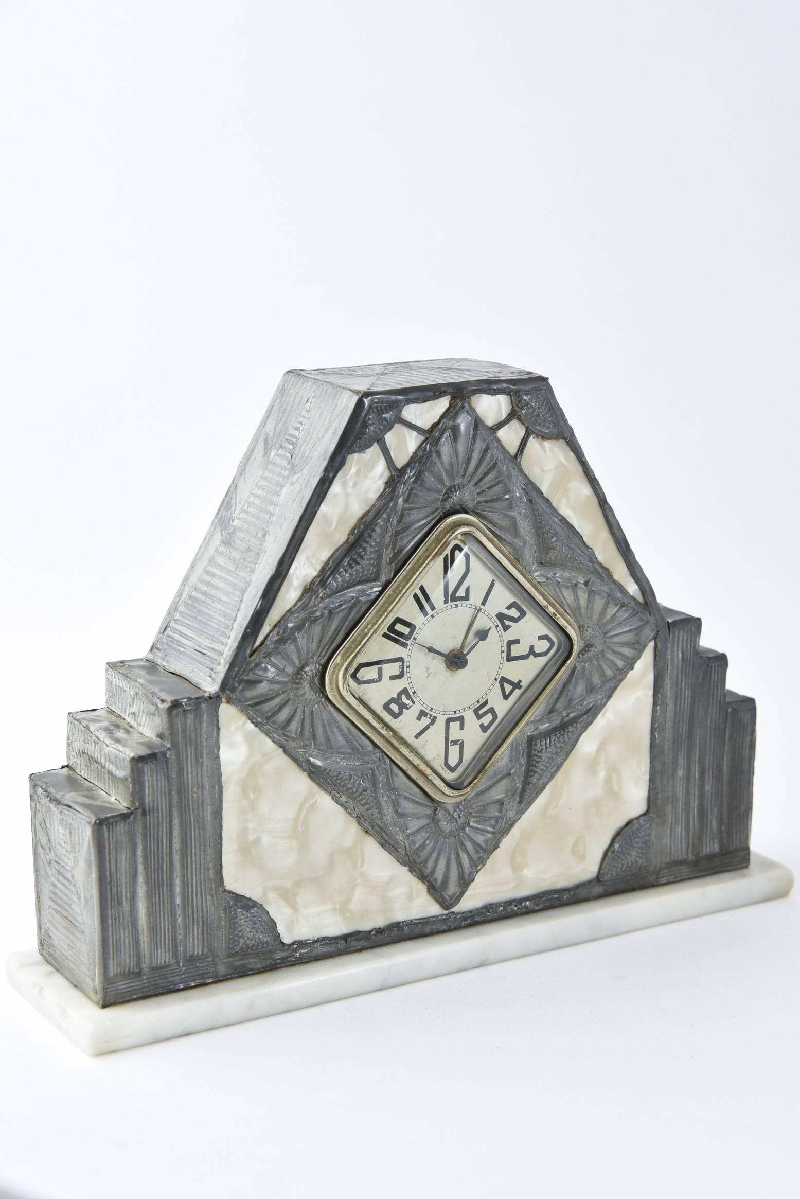 Ensemble d'horloge et de vases Art nouveau français par R. Ragu en vente 2