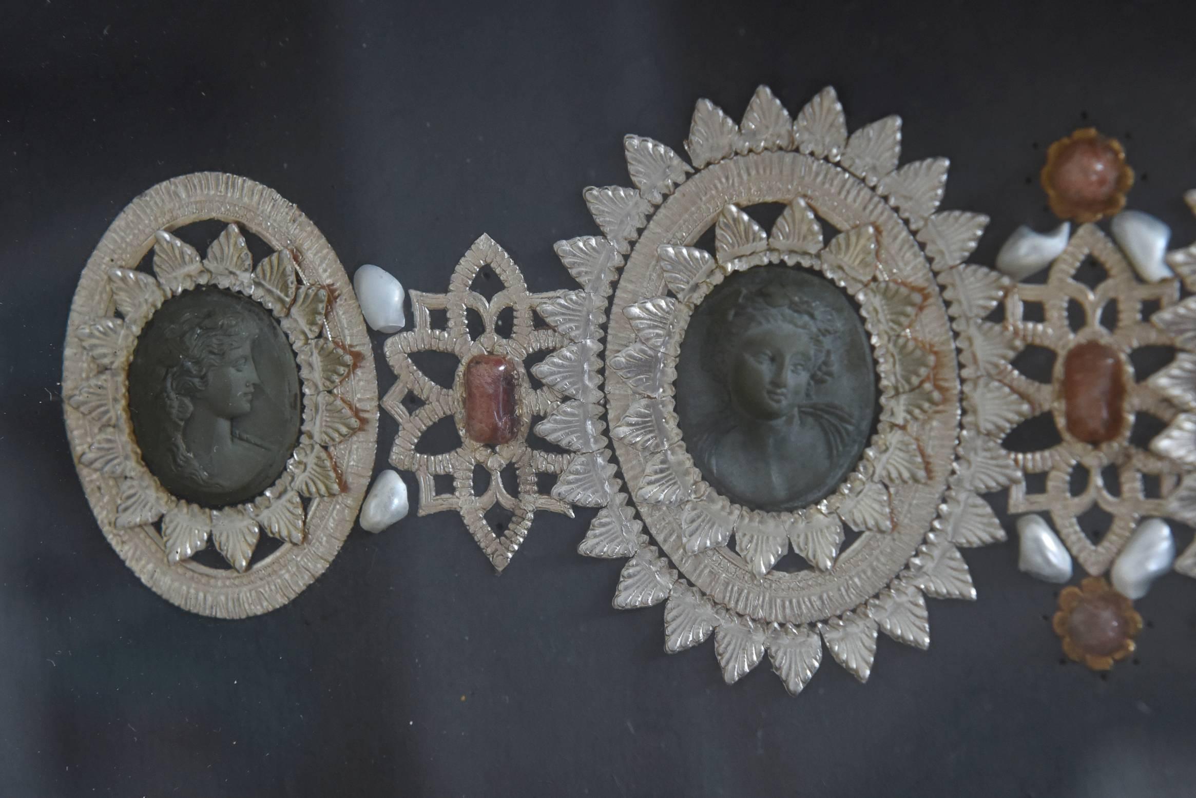 Victorian Lava Cameo Framed Collection In Good Condition For Sale In Miami Beach, FL