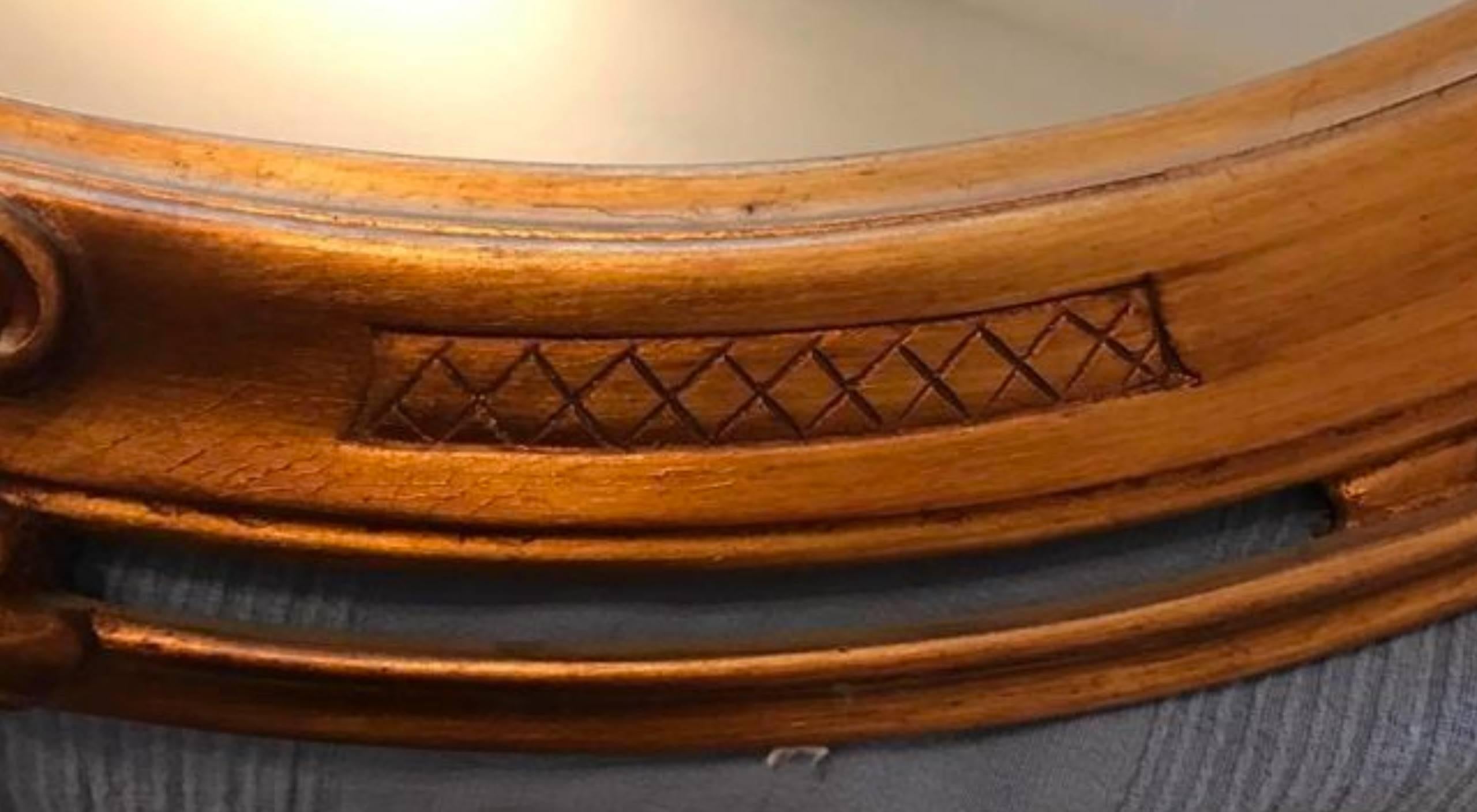 Beautiful Gold-Colored Oval Wood Mirror, Italy In Good Condition For Sale In Munich, Bavaria