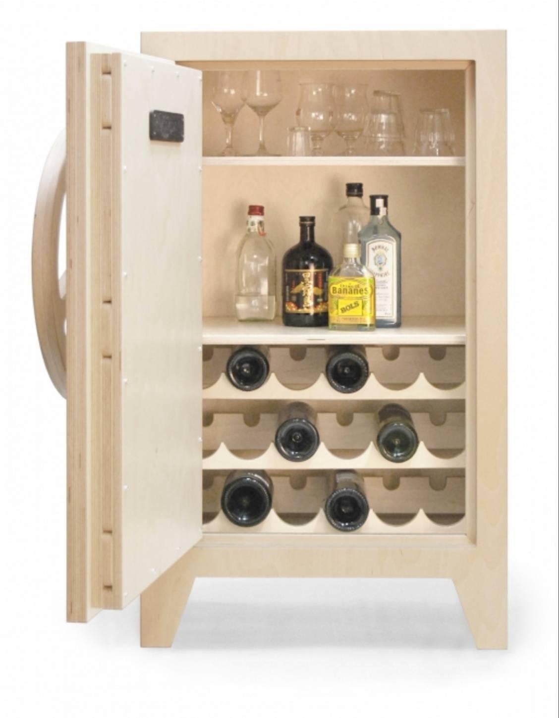 Mr. Knox Liquor Cabinet, Oak, Limited edition of 5 In Excellent Condition For Sale In Munich, Bavaria