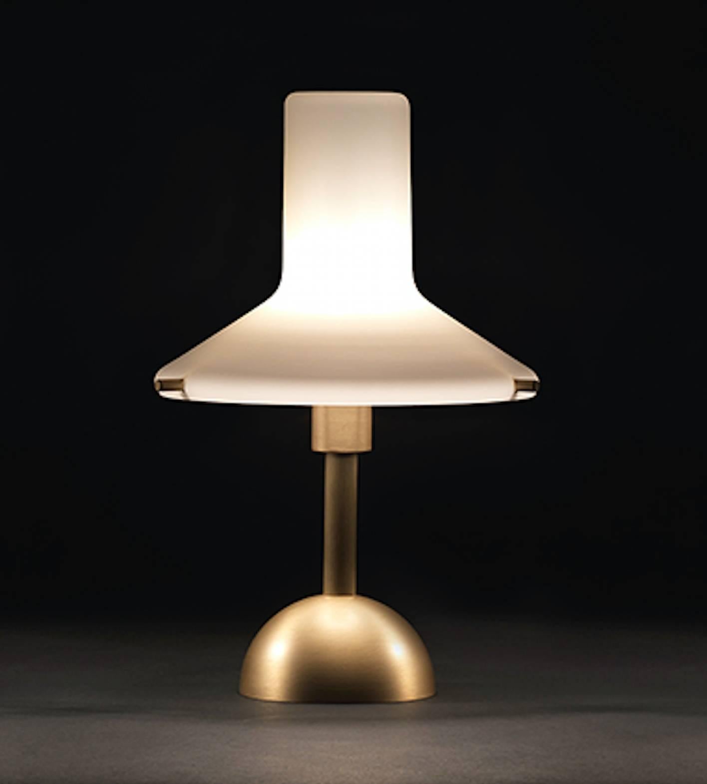 Large Olly Polished Brass and Yellow Milky Glass Table Lamp For Sale 2