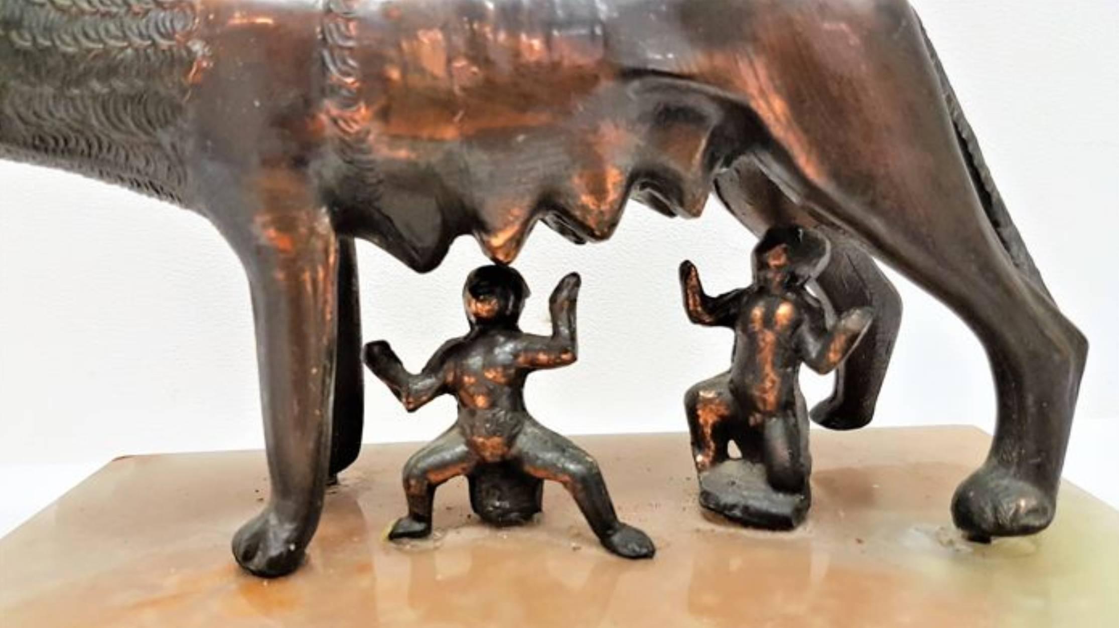 Sculpture of She-Wolf Mother with Romulus and Remus on a Marble Base, 1930 In Excellent Condition In Munich, Bavaria