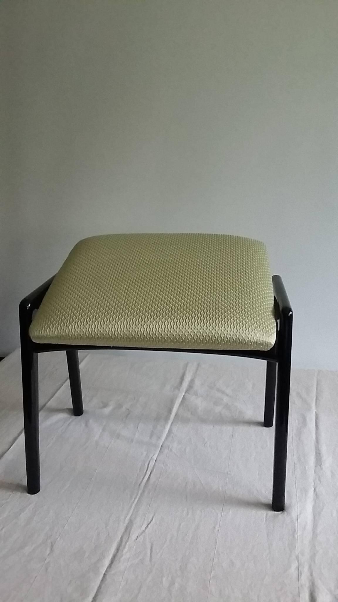 chair with footstool