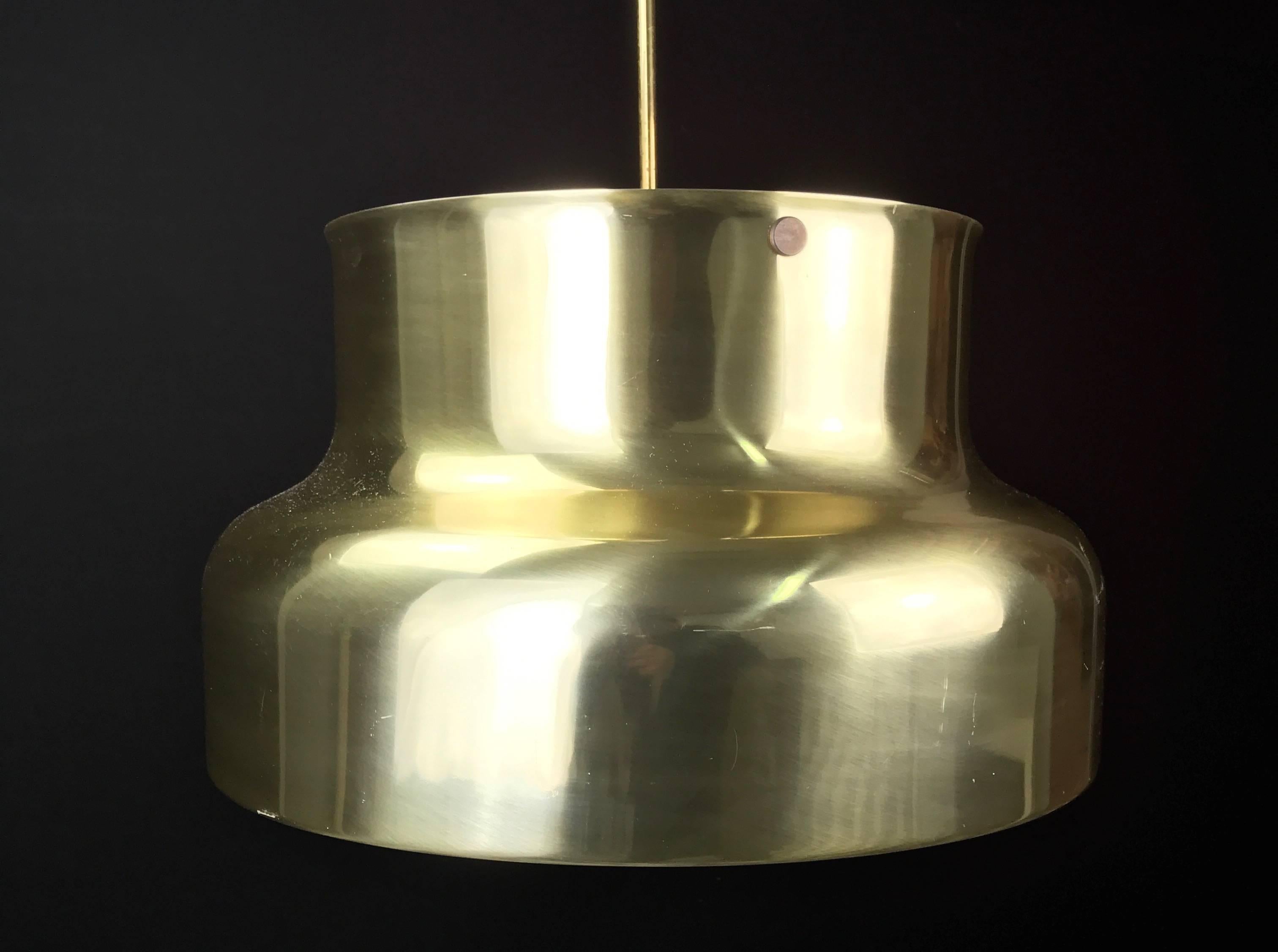 Original 1970s golden Bumling edition by Anders Pehrson for Atelje Lyktan of Sweden.

This is the large iconic 50cm edition.

Condition: Pendant with some scratches and a dent please see picture. Comes with the original intact plastic grid,