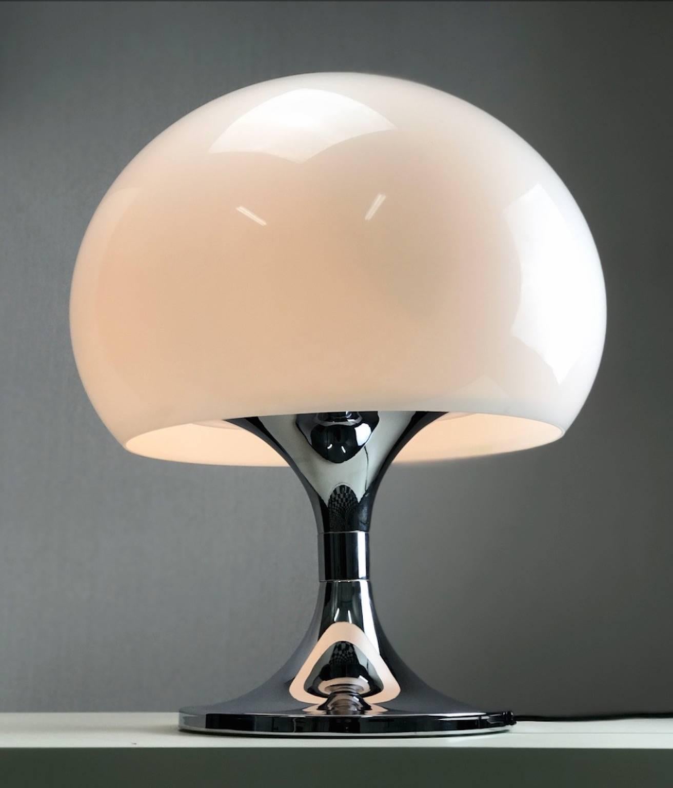 Made by Harvey Guzzini in the late 1960s Italy. This particular model is a rare mushroom shaped piece of Italian design.

Base and top of chrome with three light sources (E14/E12) max 40W. 

Condition: Very few age related signs of use.