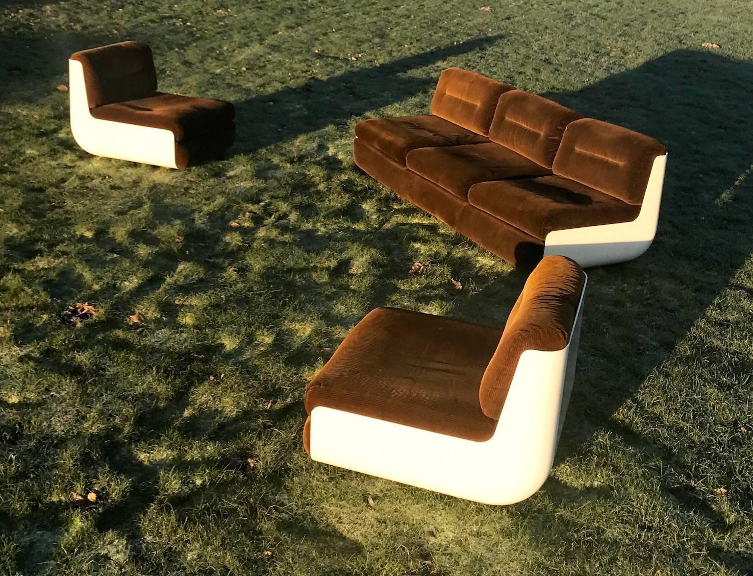 Rare lounge set by Italian Industrial Tarlisio Arredamenti late 1960s. Designed by two of Italy´s great designers Giotto Stoppino and Rodolfo Bonetto.

The model is named Bossa and was produced in a very low number. 

Made of beautiful molded