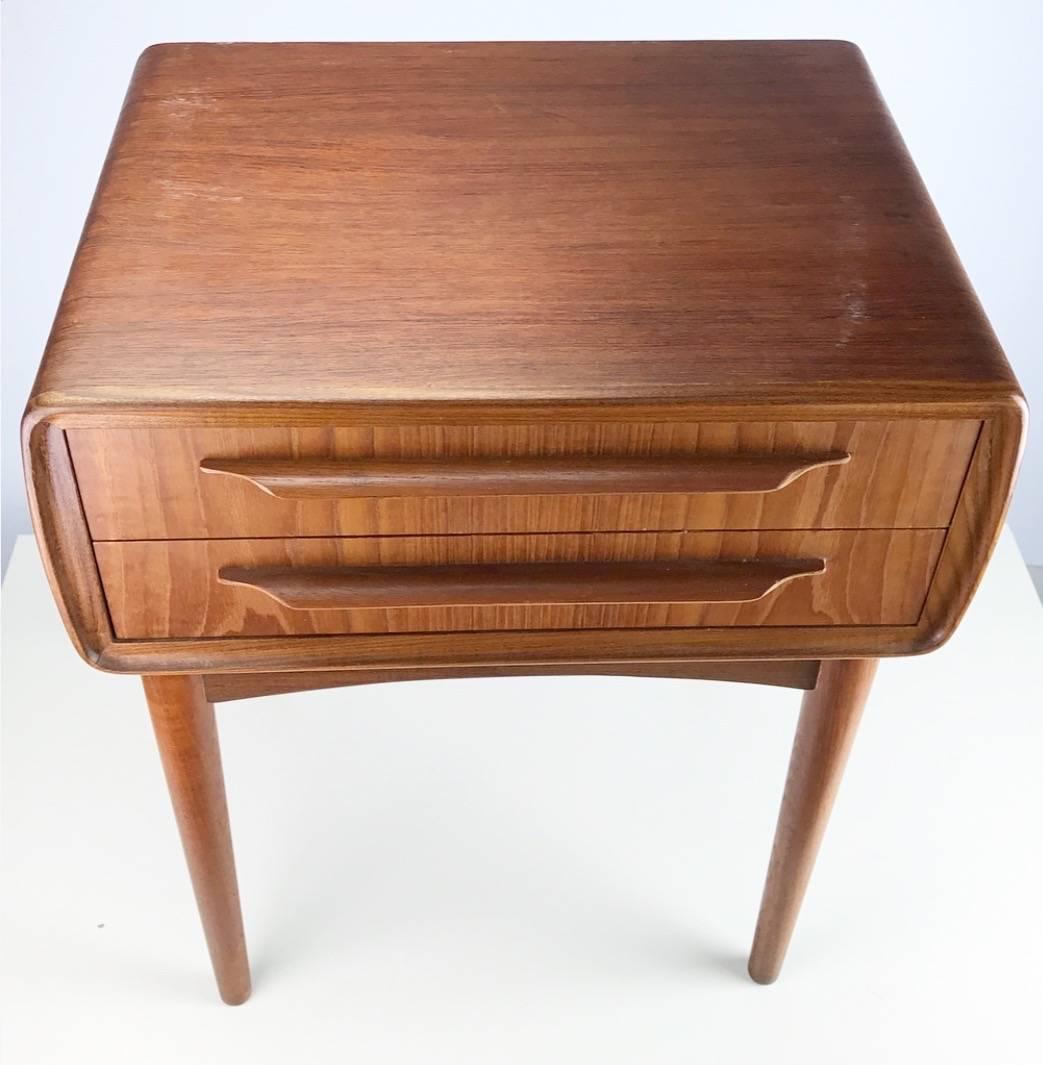 Beautiful nightstand by Johannes Andersen for CFC Silkeborg, Denmark. 

Condition: Excellent original condition.

      