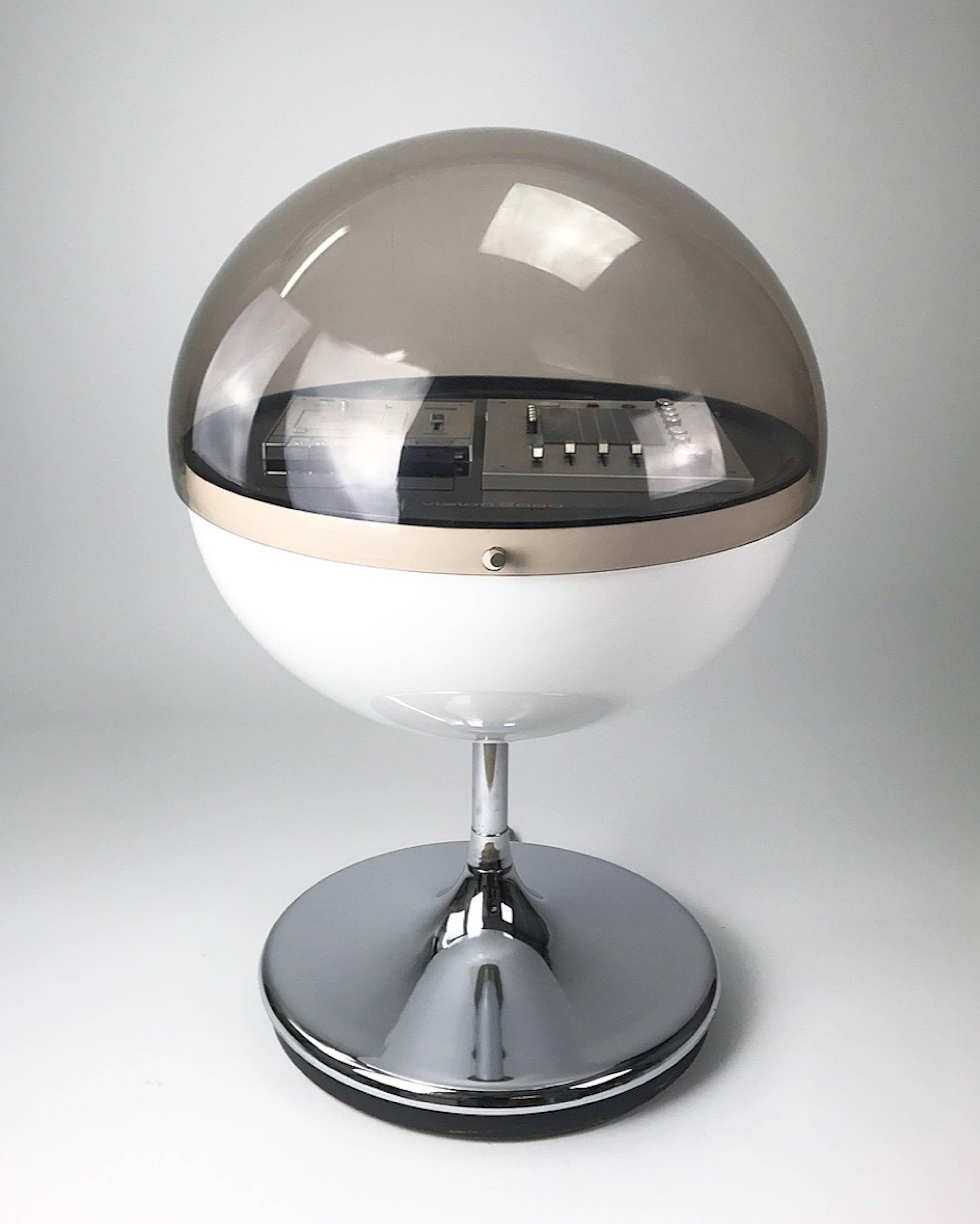 One of the most iconic design pieces from the Space Age era is this Vision 2000 Hi-Fi system by Rosita designed by renowned Thilo Oerke 1971.

The spherical soundsystem on a chrome tulip base combined with the Grundig Audiorama 7000 speakers which