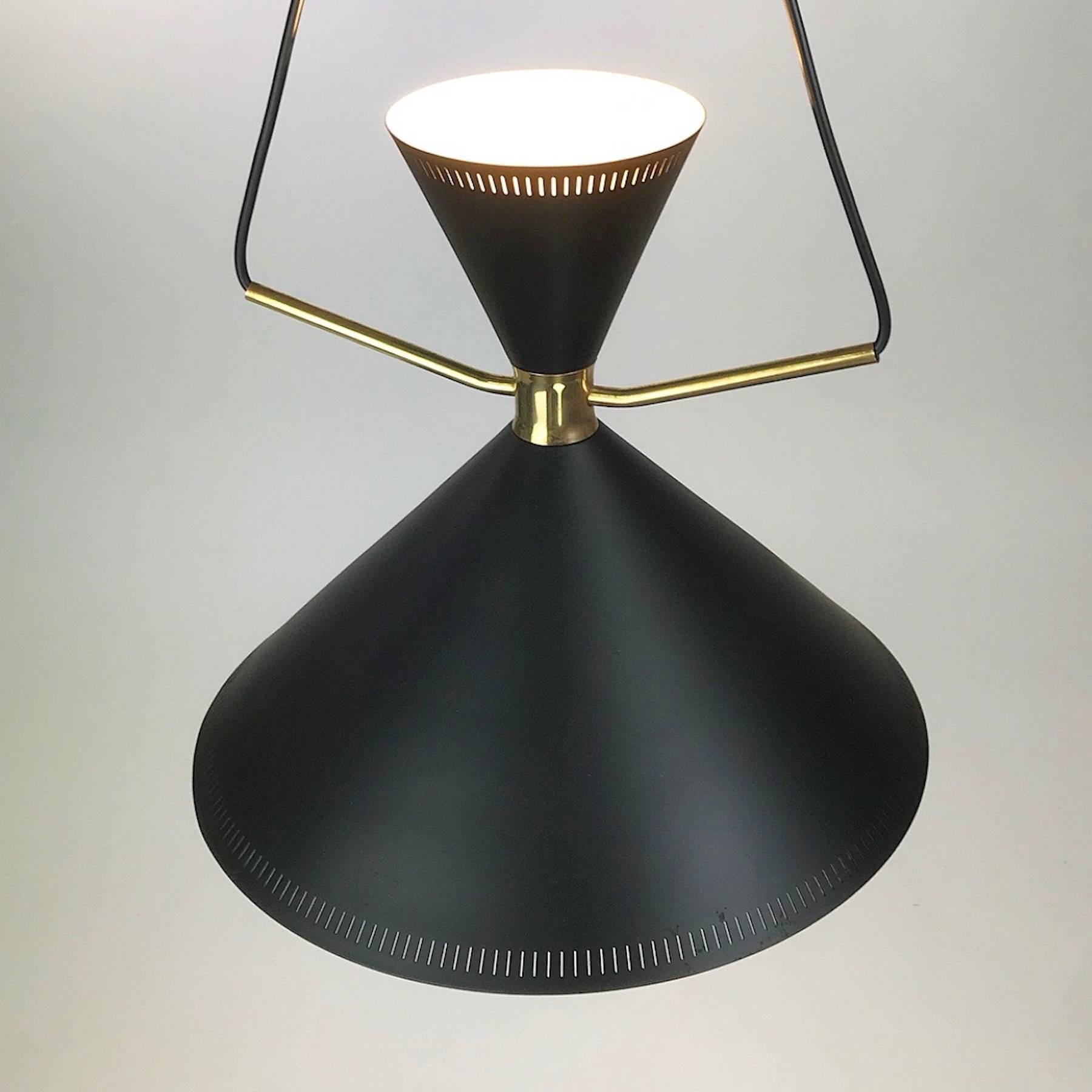 Are you looking for a beautiful and extremely rare Mid-Century Modern light for you home, this is going to be the eye catcher you are looking for.

Designed with inspiration from the Italian Stilnovo era this beautiful diablo shaped pendant was