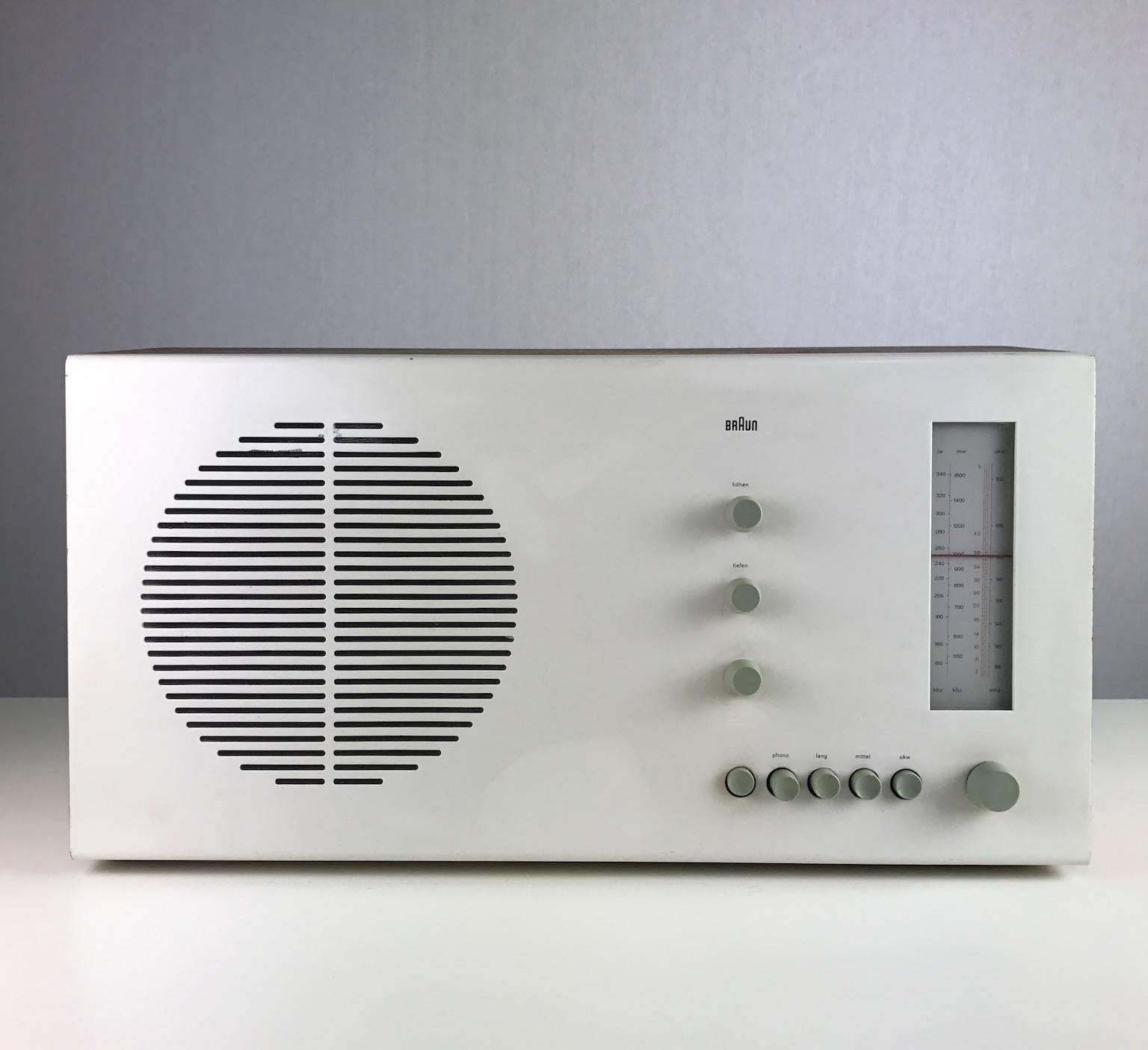 Legendary Dieter Rams design by German Braun. 

The RT20 designed in 1961 is in a very good vintage condition. 

Has been checked and serviced by proffesional radio technician. Works like when it left the factory. 

