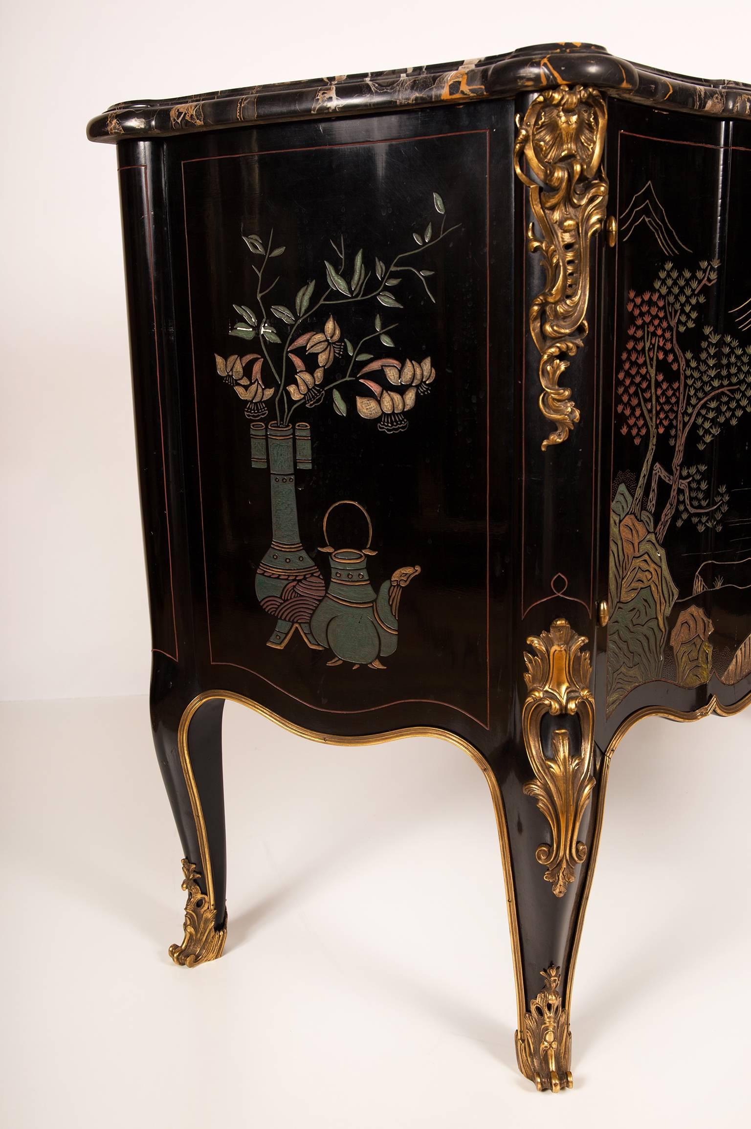 Lacquered Chinoiserie Cabinet in the Louis XV Style, Marked Rosel, circa 1900 For Sale 1