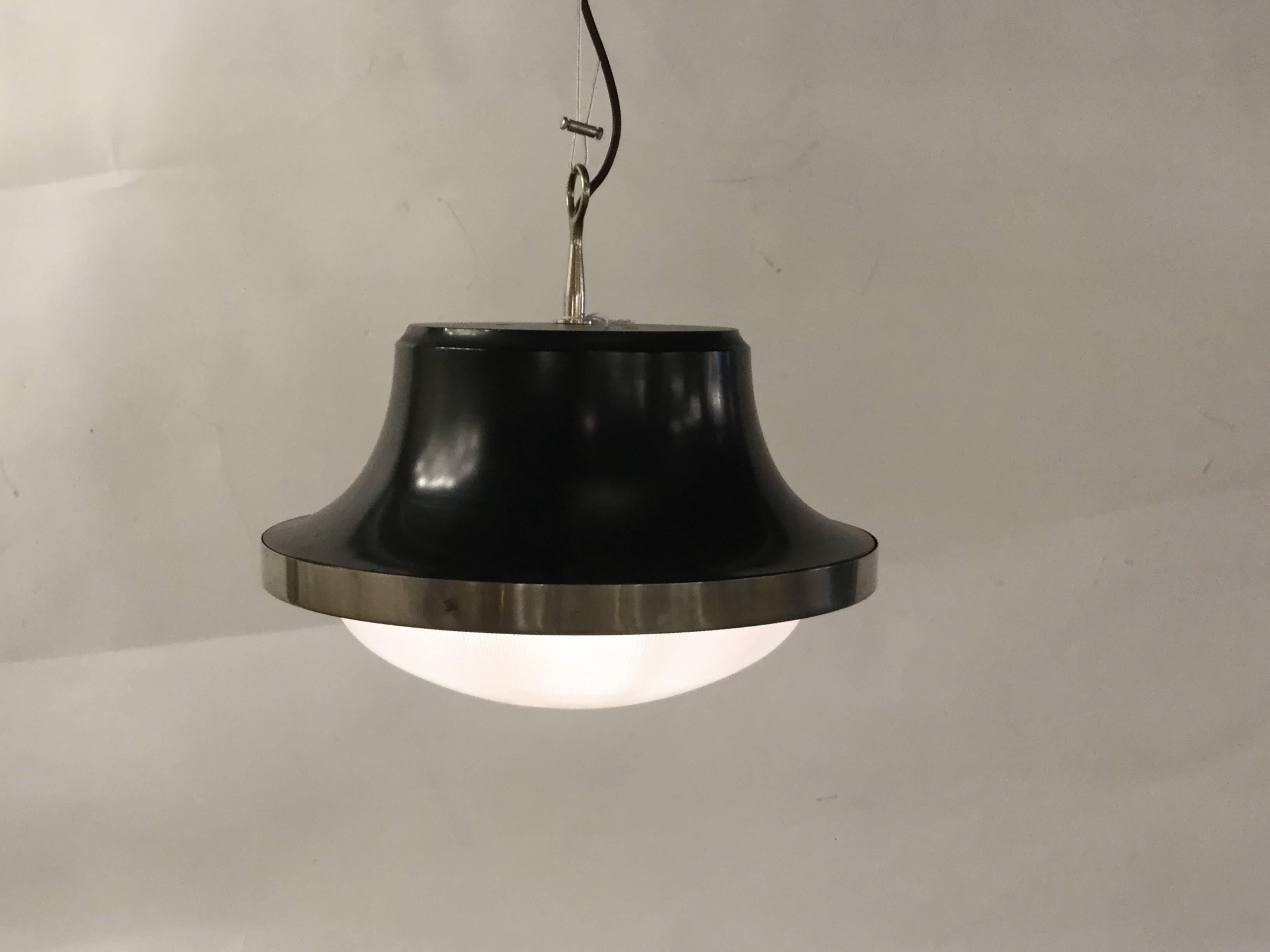 A model 'Tau pendant lamp by Sergio Mazza for Artemide. The lamp has a black lacquered aluminium shade with a nickel plated brass ring around and a pressed, striped glass diffuser. It hangs from a metal wire.

The measurements stated are of the