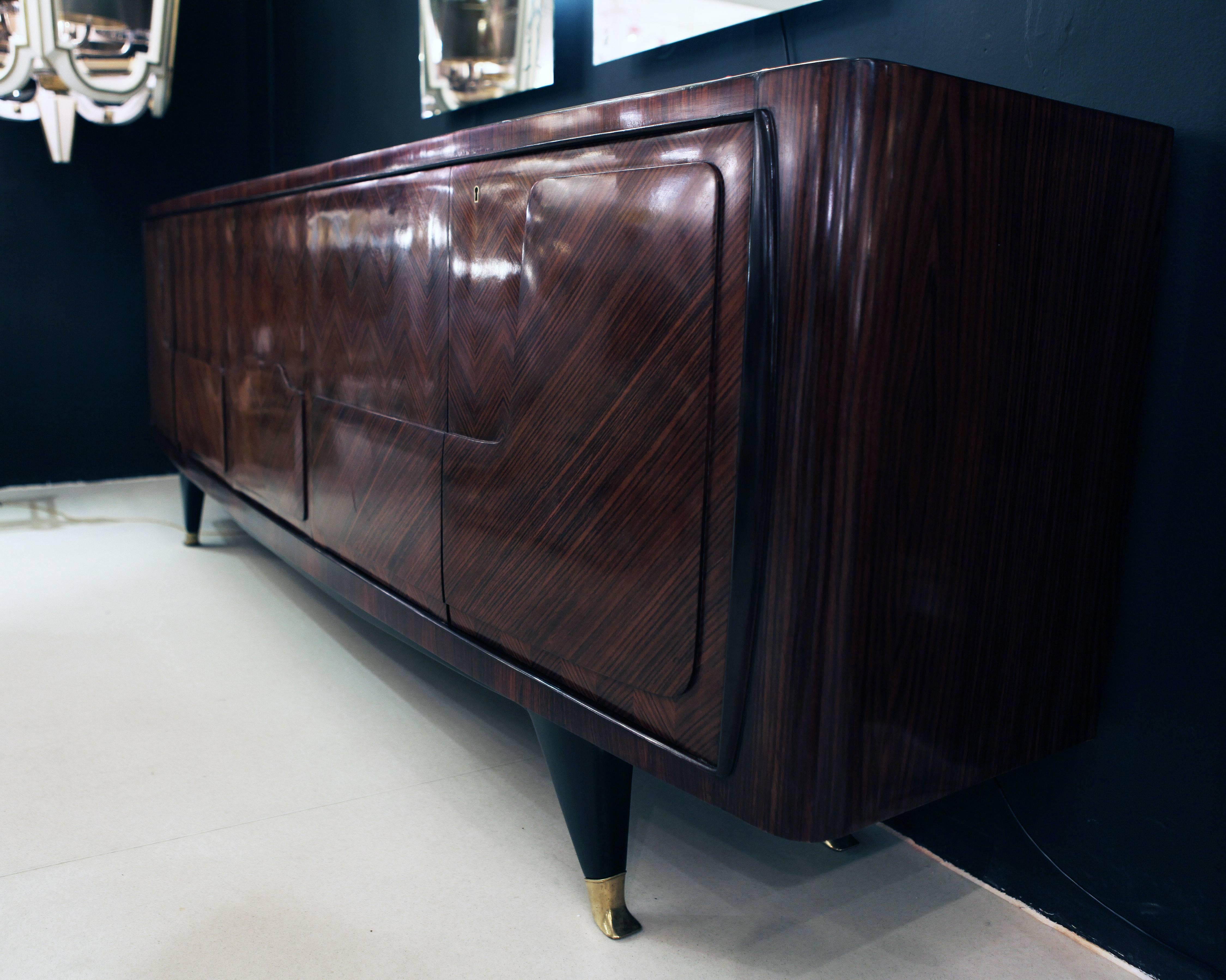 Outstanding Walnut Sideboard, Italy 1940s In Good Condition For Sale In London, GB