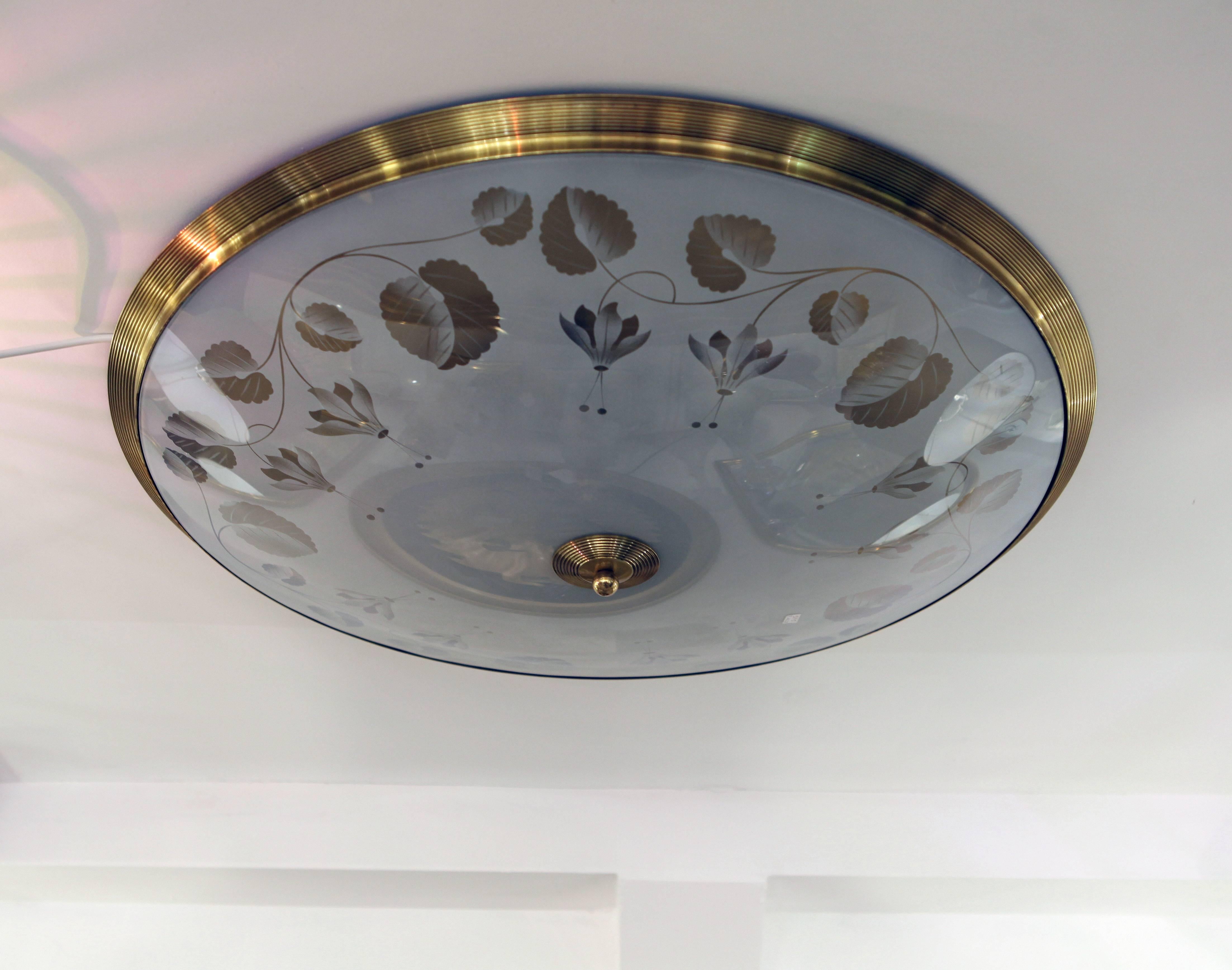 A beautiful ceiling lamp in Murano glass with etched decoration with leaf motifs, satin finish interior mounted on a brass fixture.

 