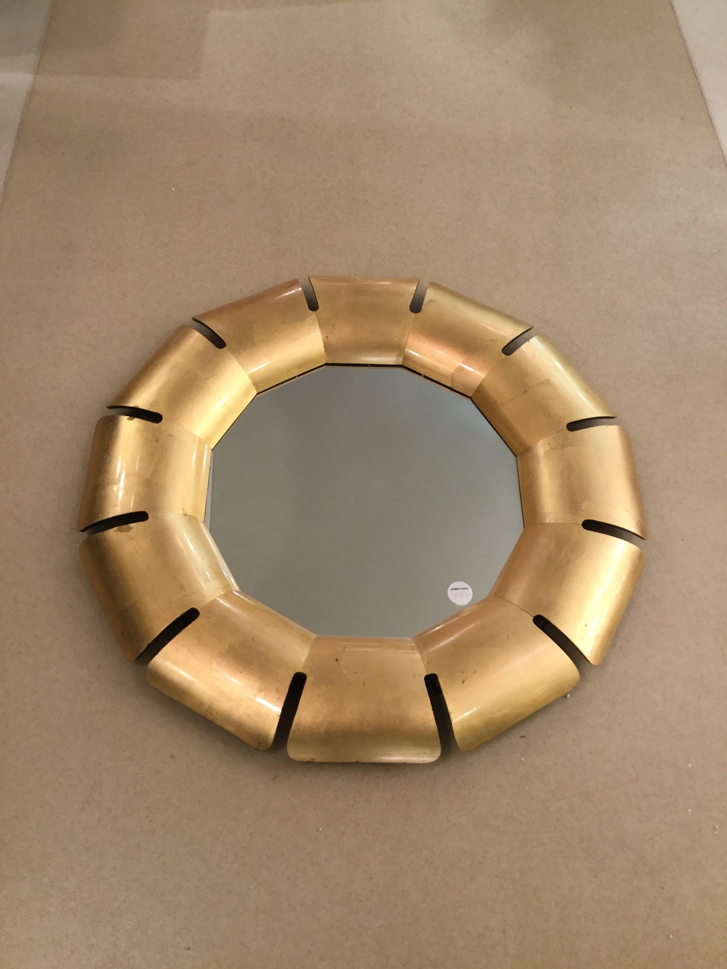 A beautiful Italian mirror made of gilded bentwood.