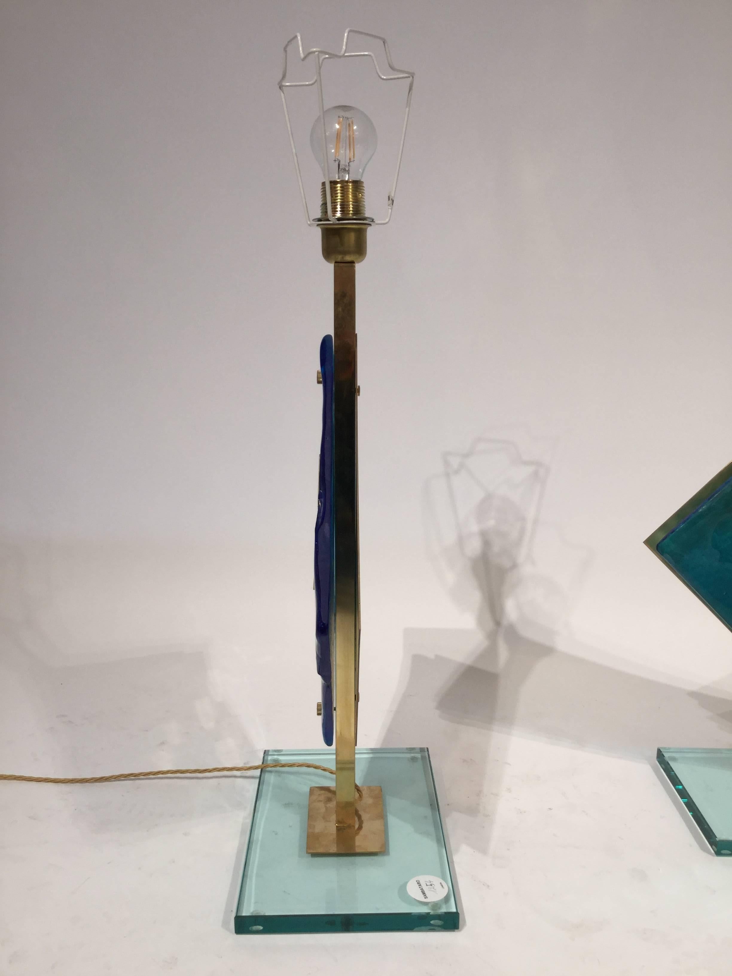 Laiton Paire de lampes de table décoratives en verre de Murano et laiton par Salviati en vente