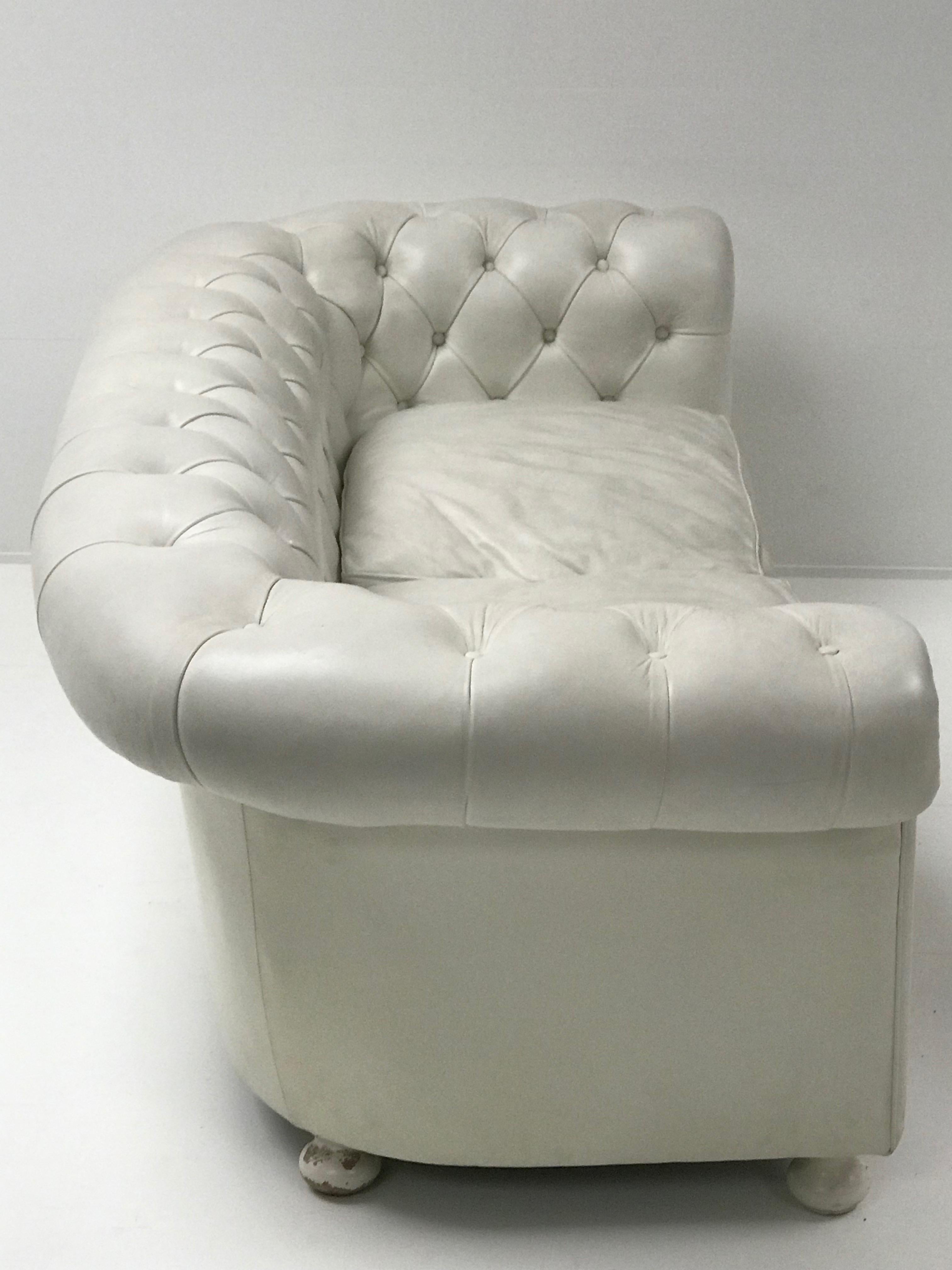 20th Century White Chesterfield, Very Nice Patina For Sale