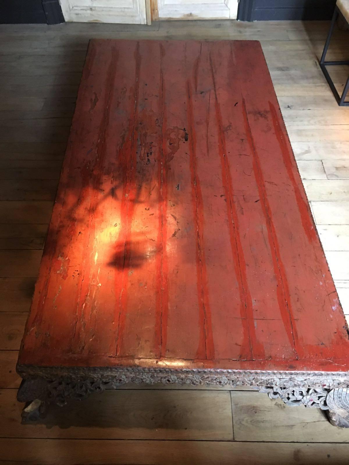 Burmesischer Tisch, 18. Jahrhundert, roter Lack im Angebot 3