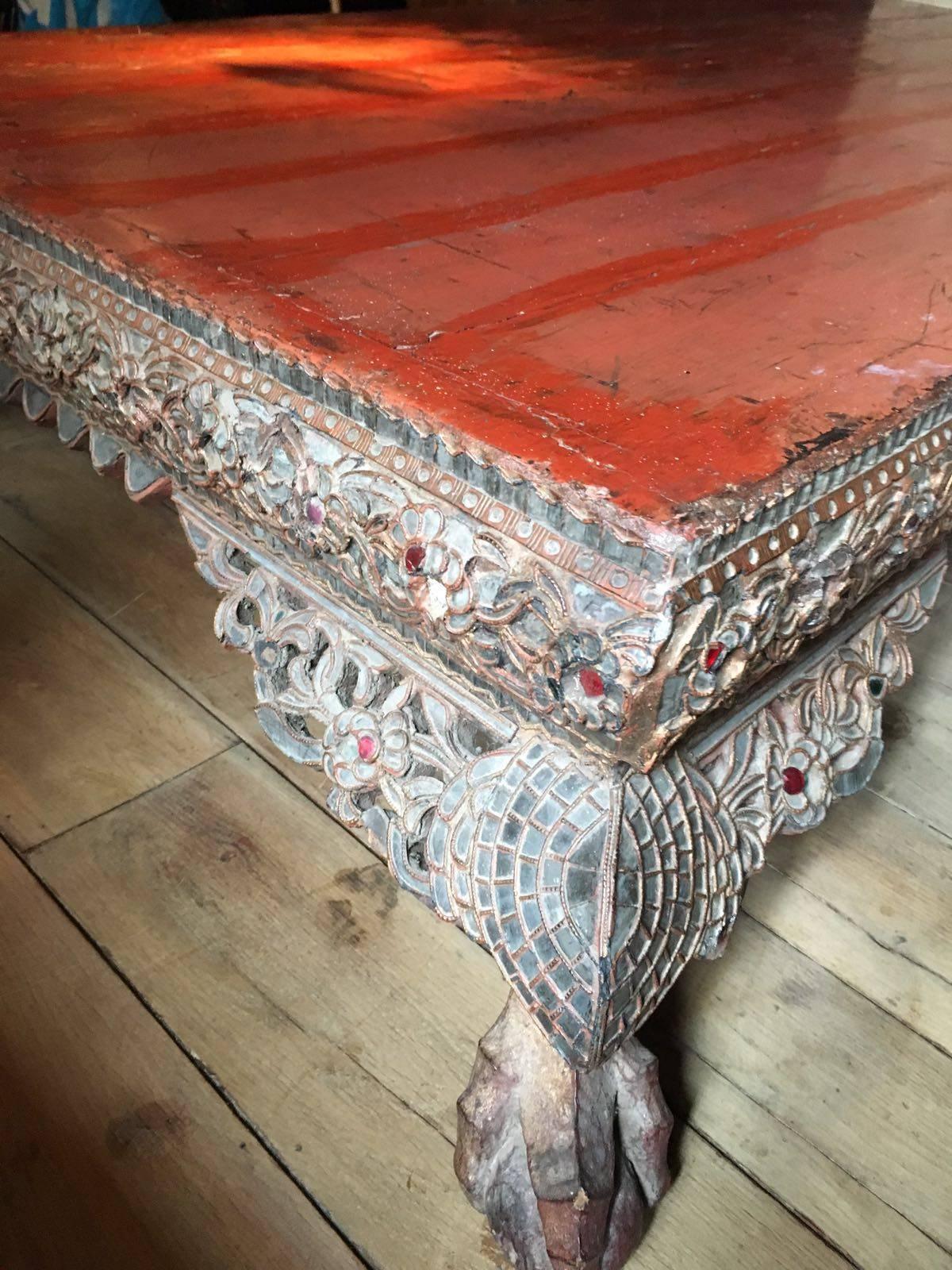 Burmesischer Tisch, 18. Jahrhundert, roter Lack im Angebot 4