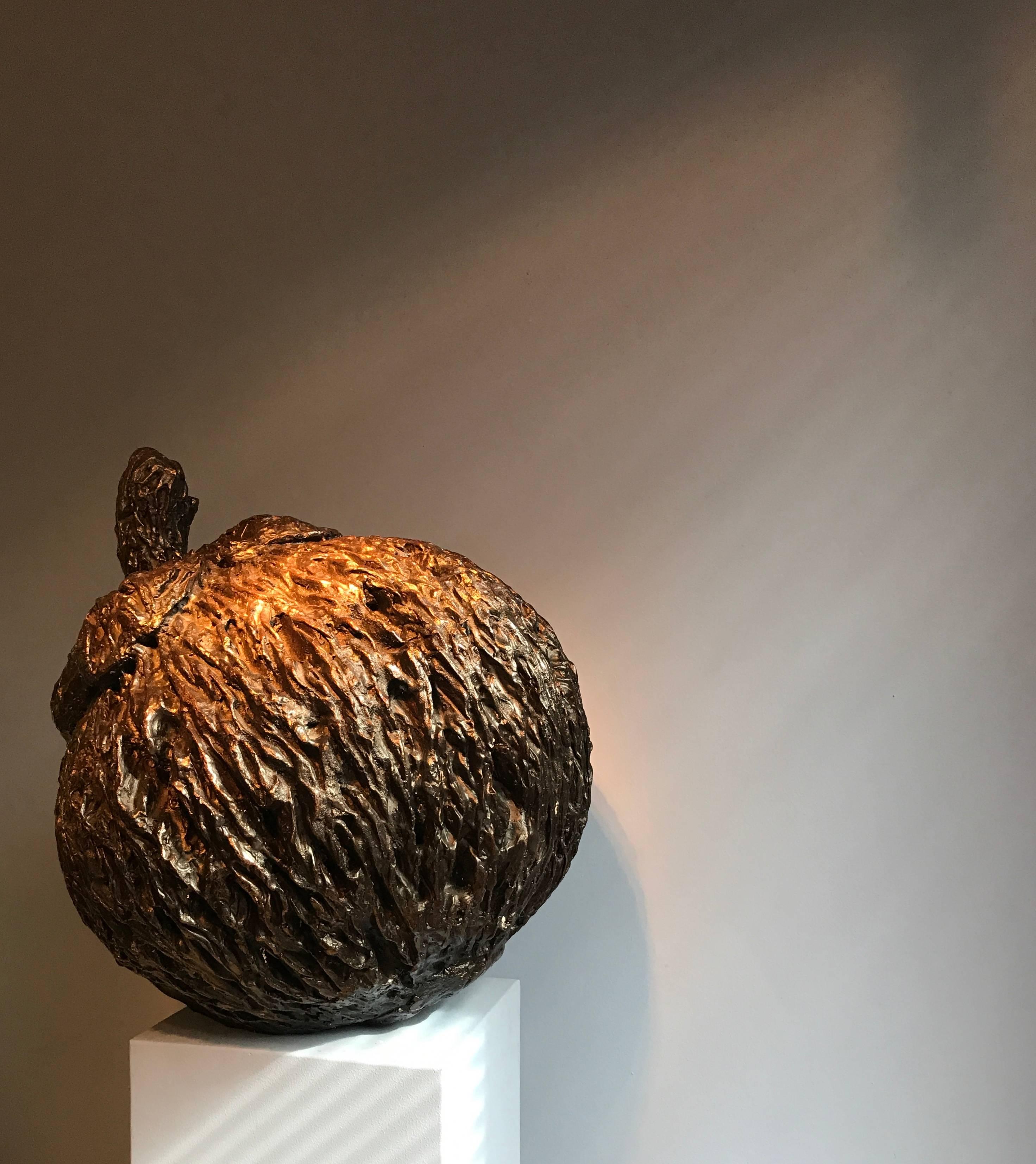 Zeitgenössisches Bronze-Kunstwerk, Mangosteen (Asiatisch) im Angebot