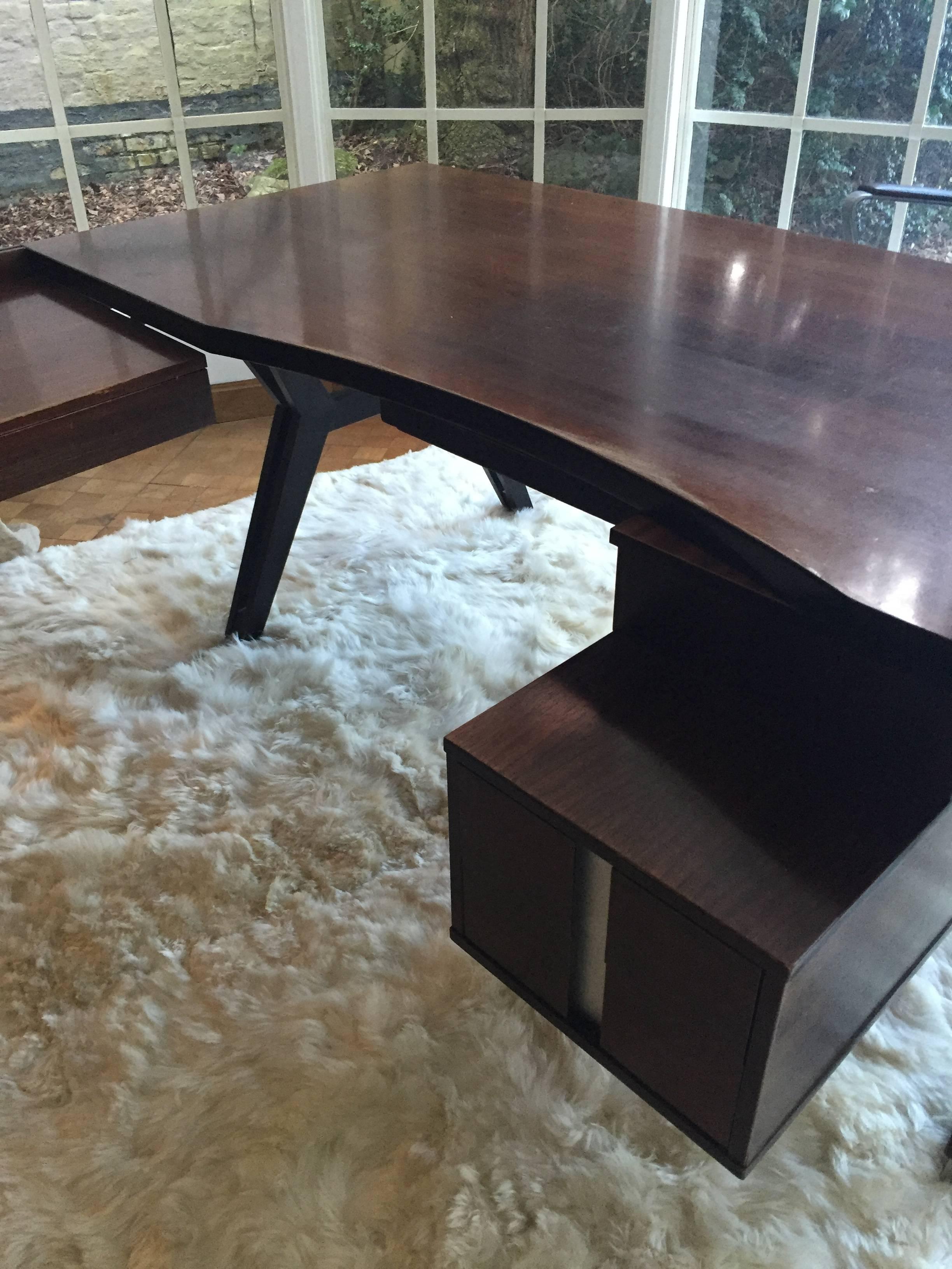 Terni desk in aluminium and Indian rosewood,
Ico Parisi for MIM
great Italian design
very nice color and powerful patina
marked MIM.