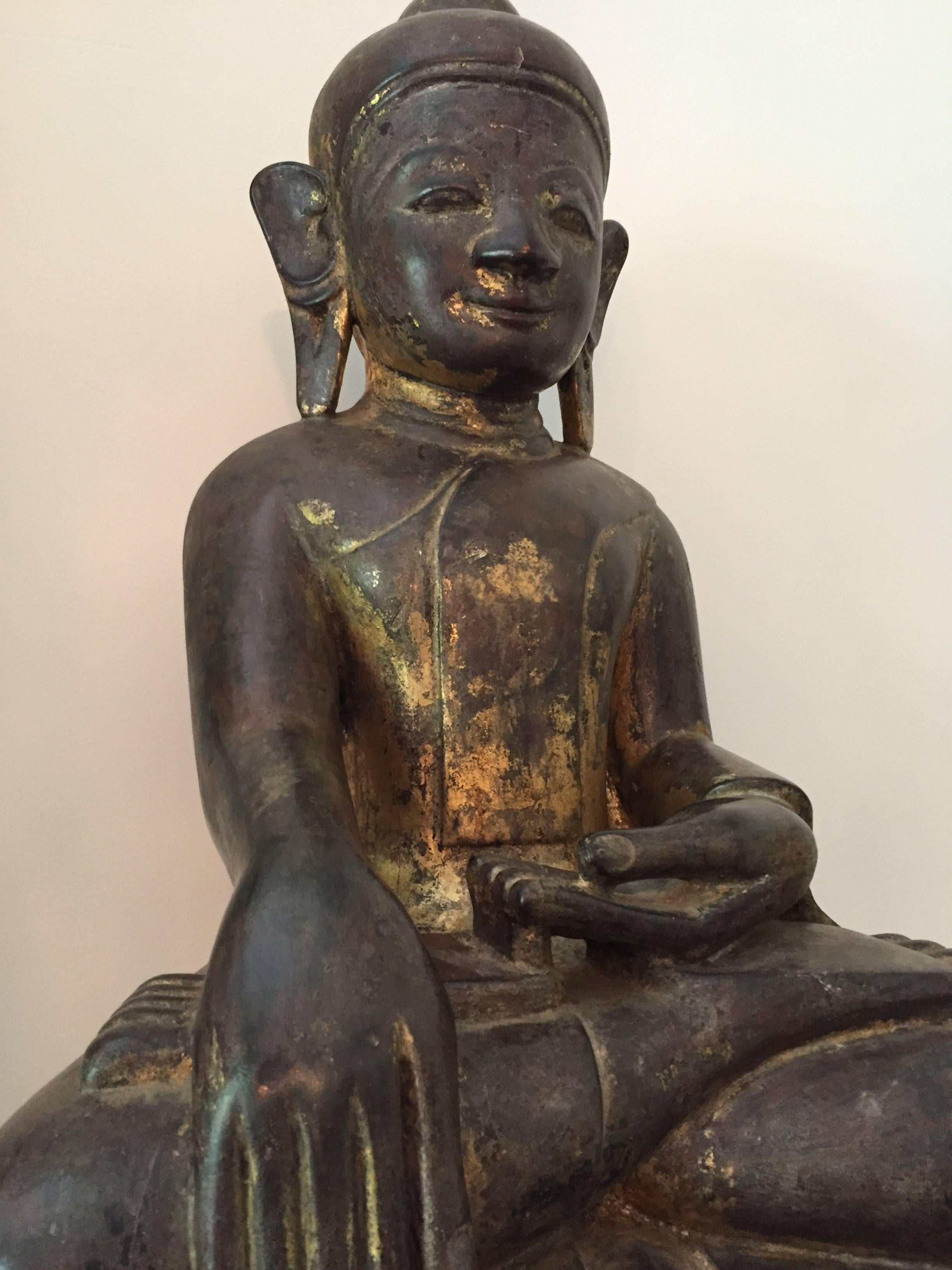 Buddha aus birmanischem Holz, 18. Jahrhundert im Angebot 4