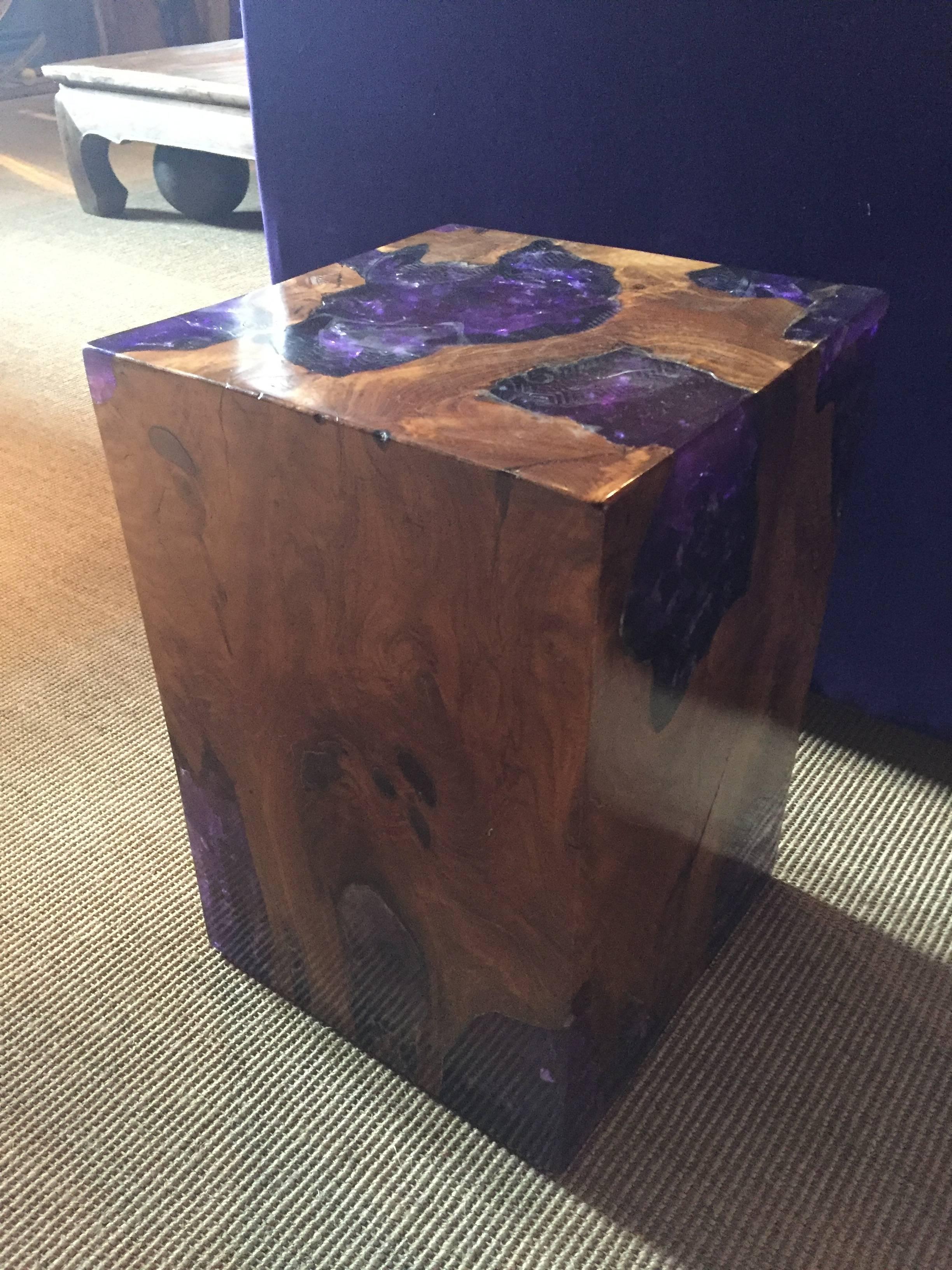 Side table made of teak wood and resin.
     