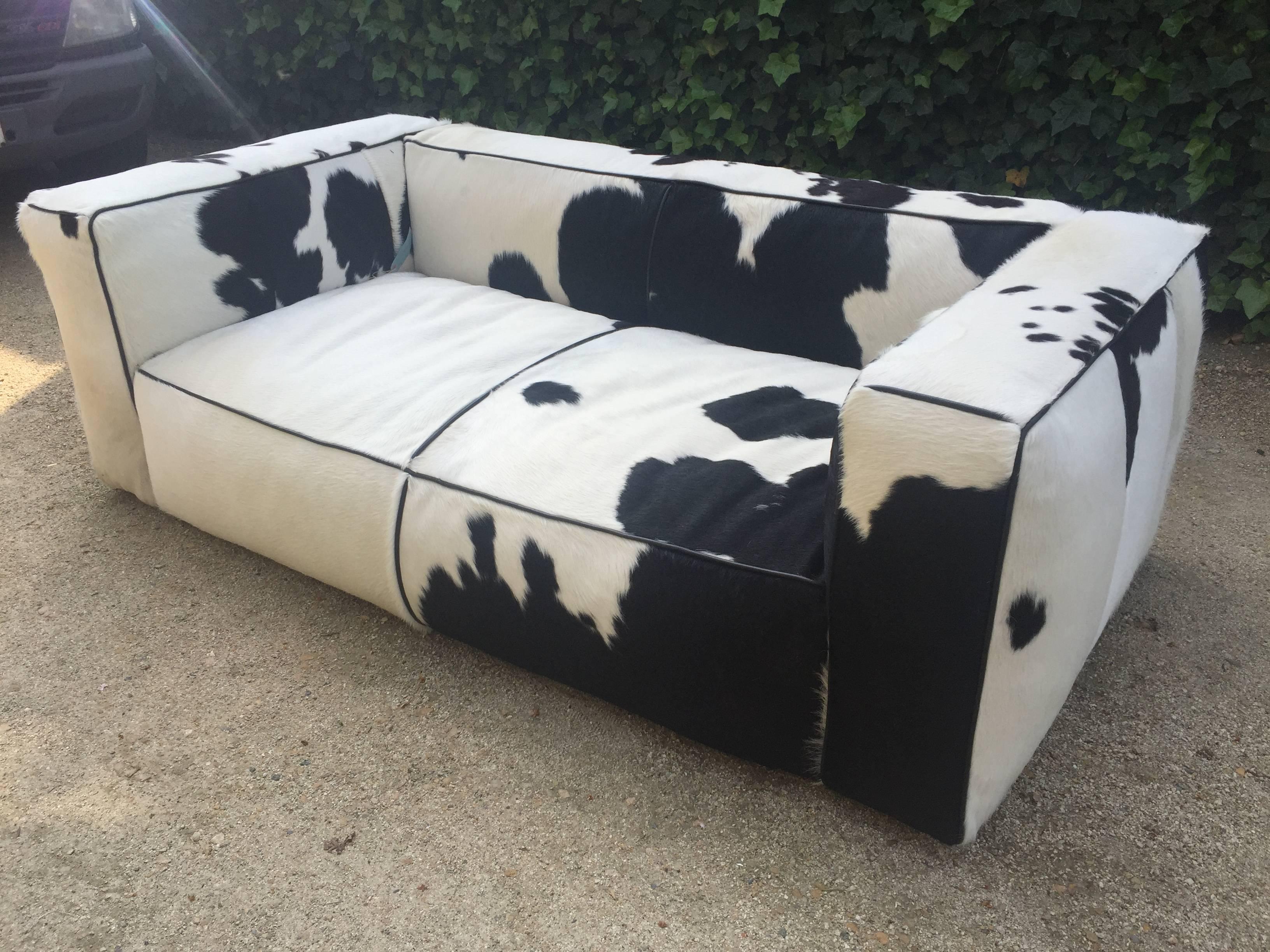 Exceptional sofa in cow leather.