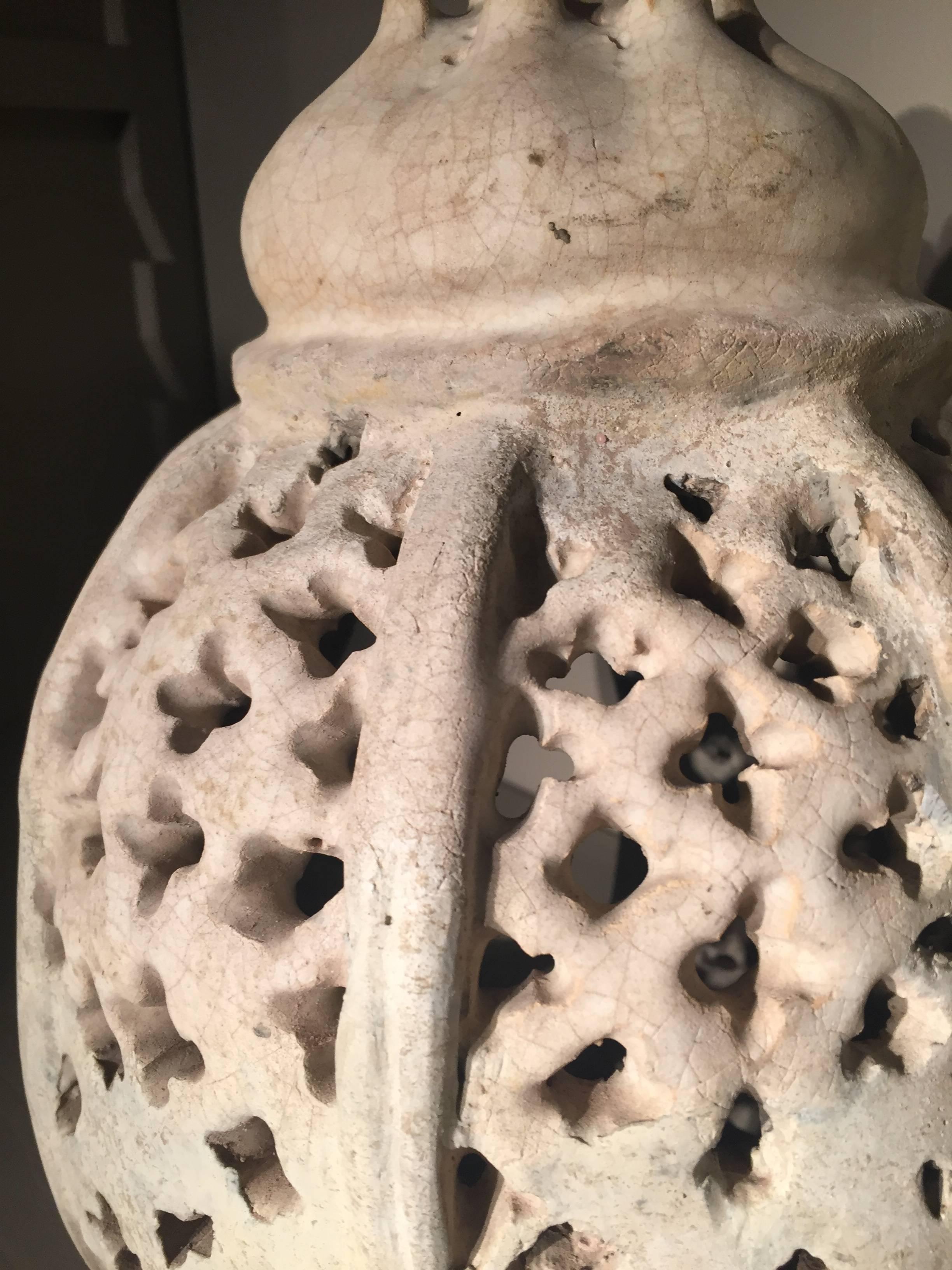Ceramic Candle-Essence Burner, White, Thailand, 15th Century In Excellent Condition For Sale In Schellebelle, BE