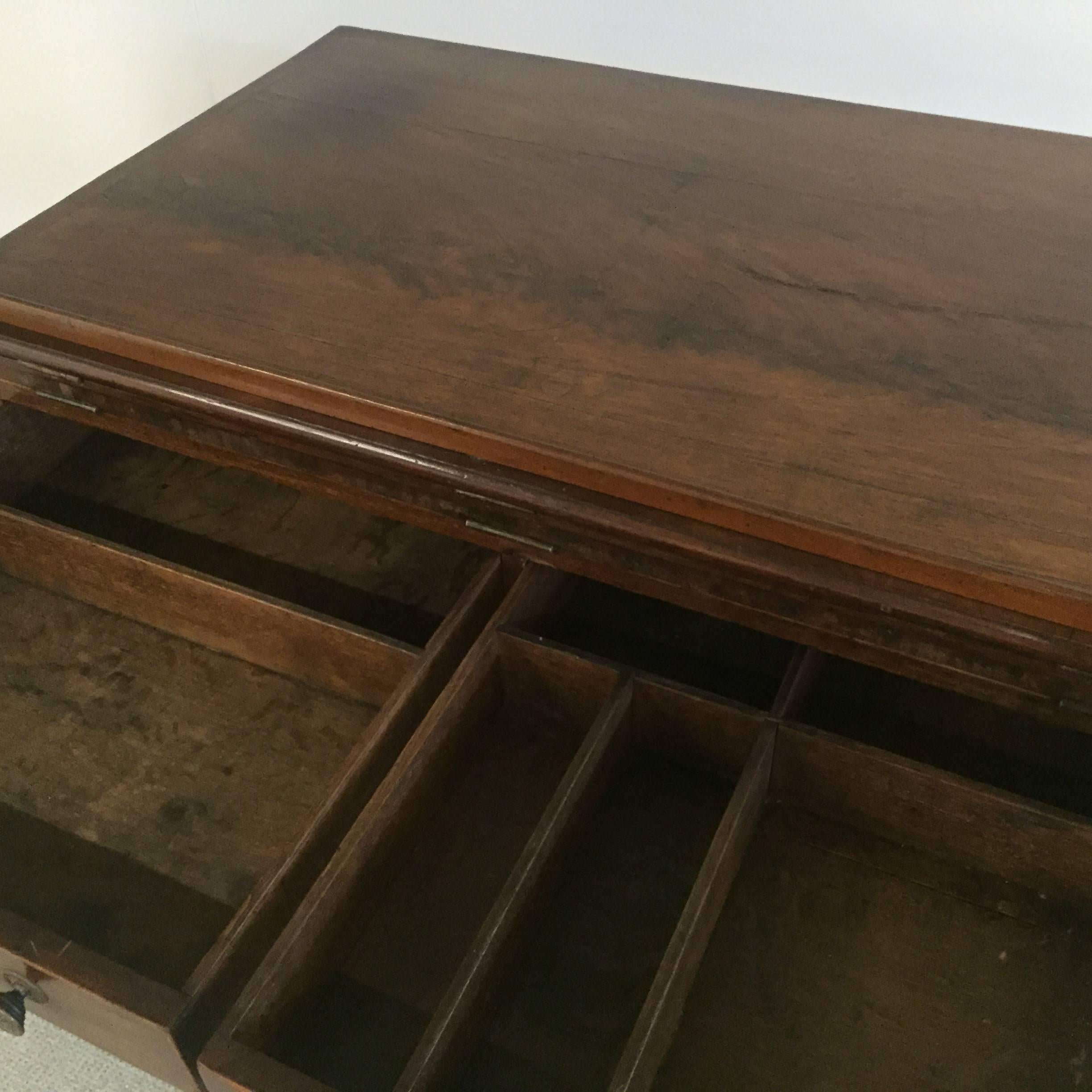 Georgian architects table with a very nice patina
different usages possible, adjustable, with 2 drawers