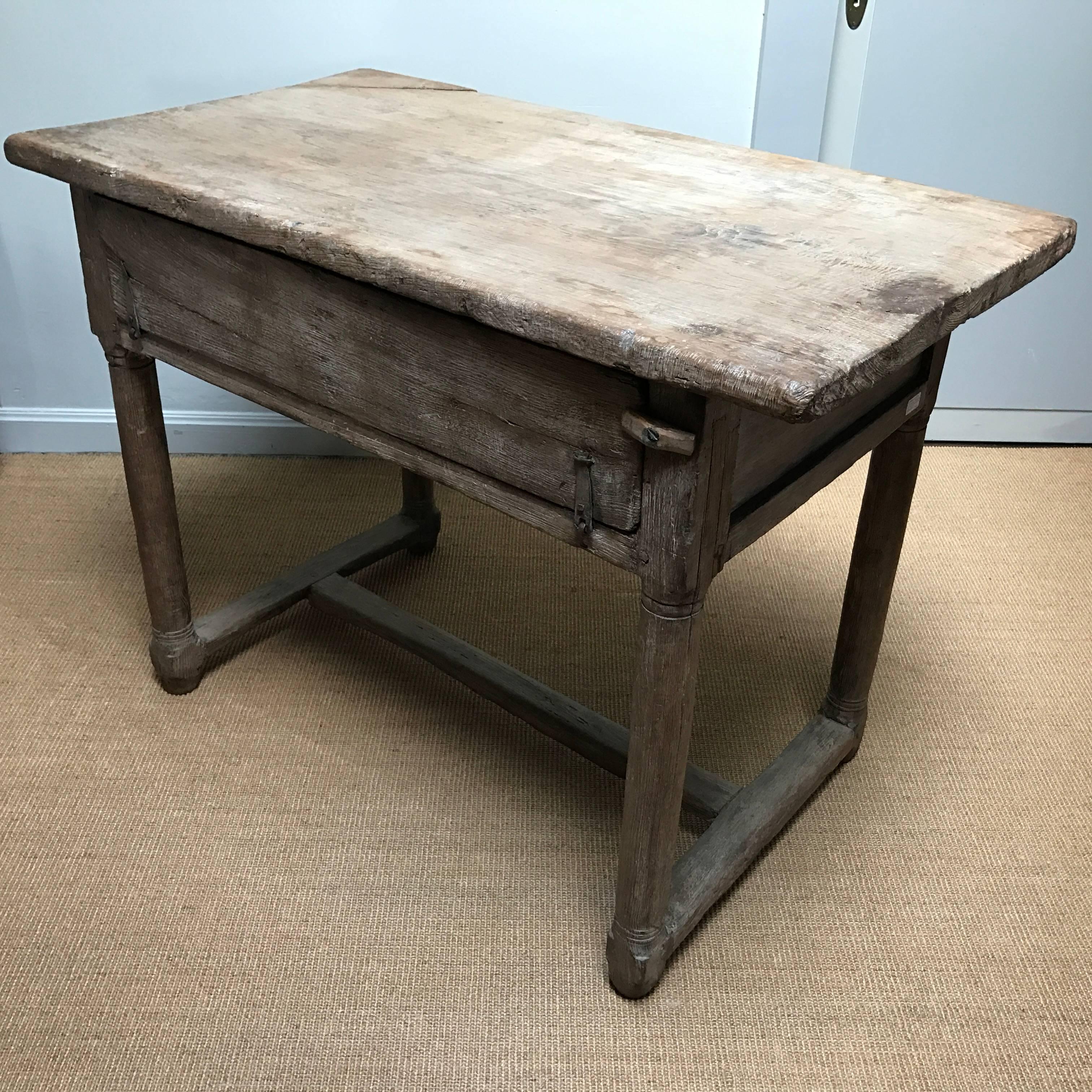 French Farm Table in Chestnutwood In Good Condition In Schellebelle, BE