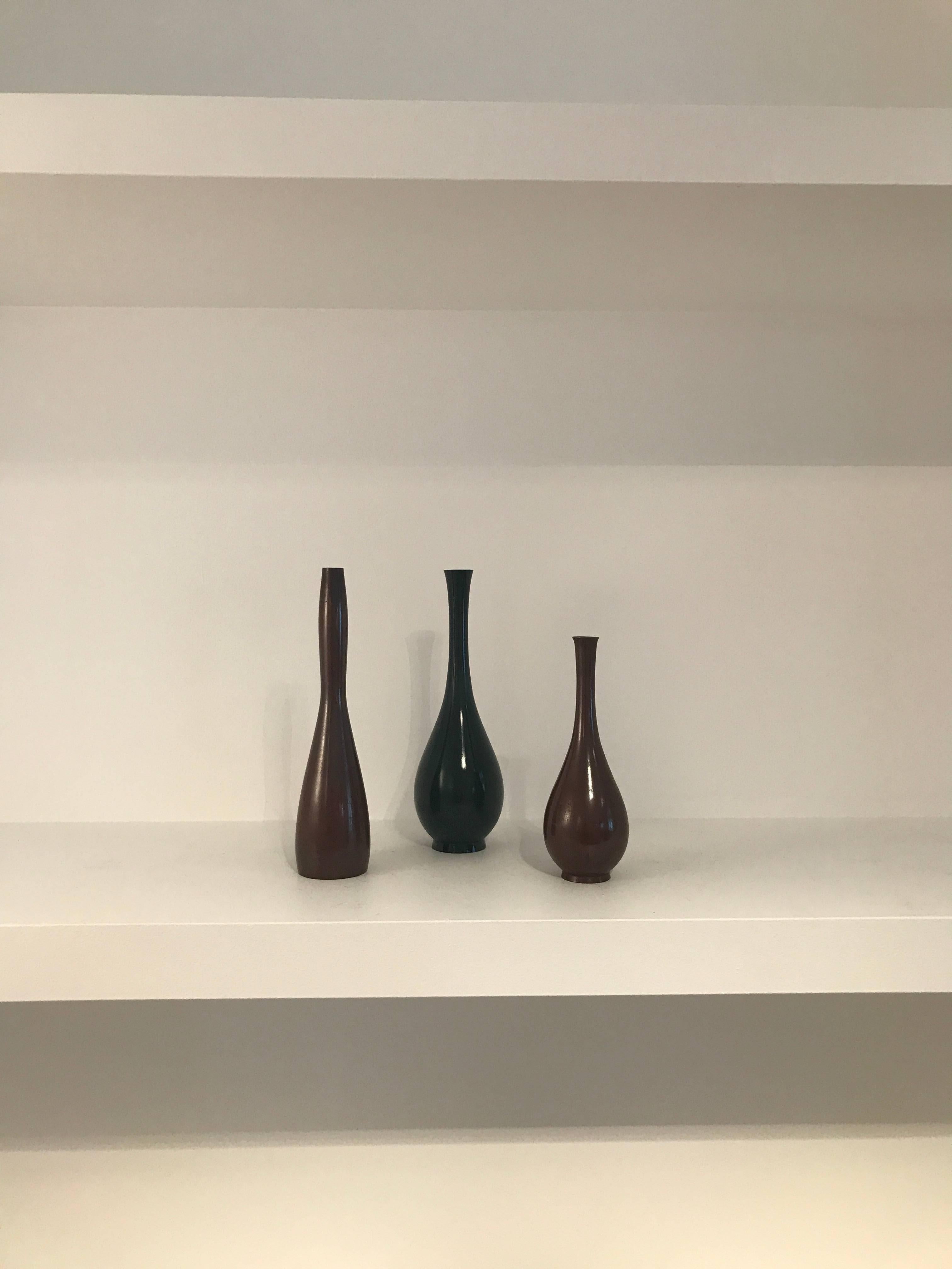 Set von drei japanischen Bronzevasen (Bronziert) im Angebot