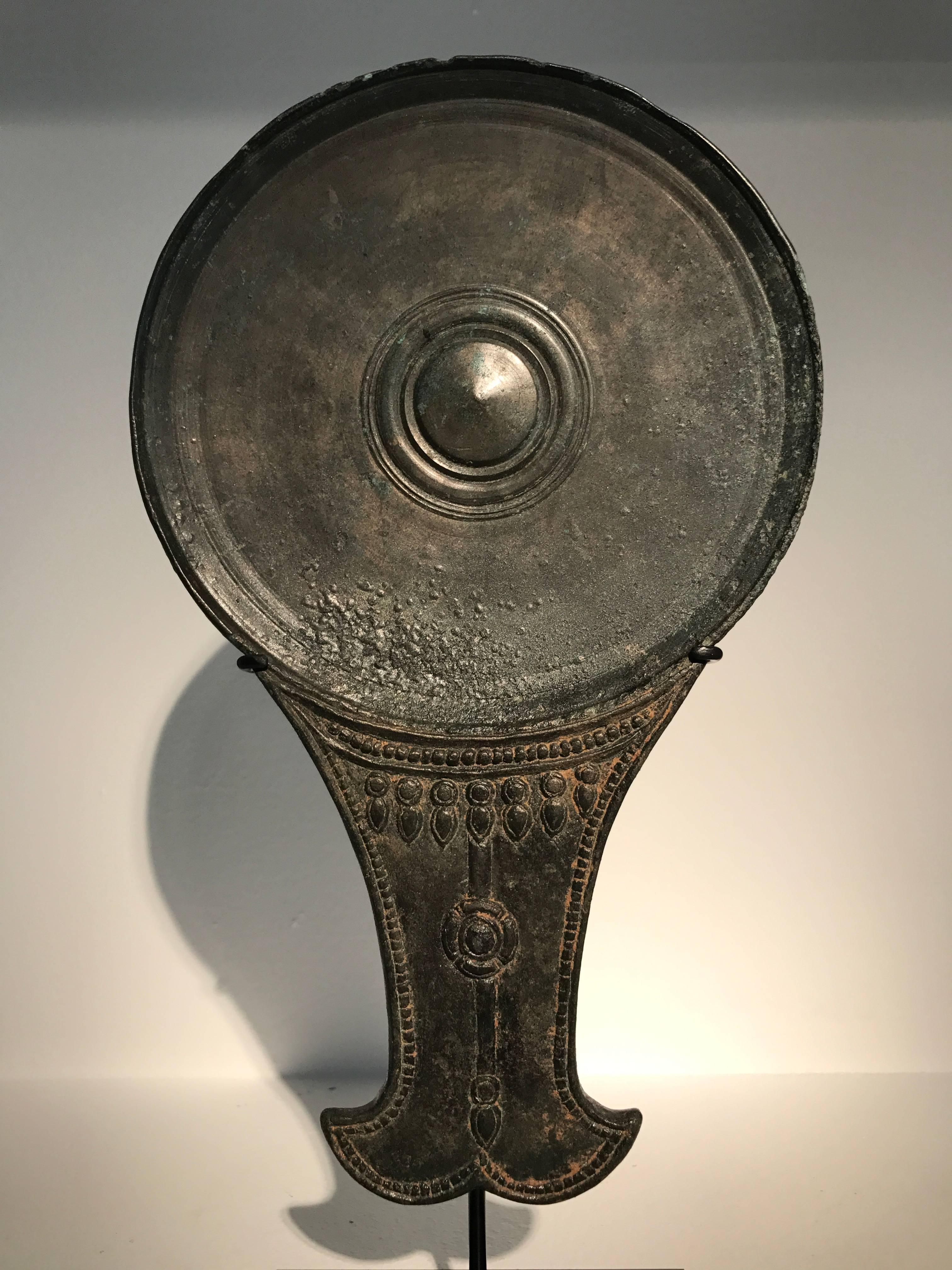 Exceptional Bronze Mirror with handle, Khmer style,Cambodja
Southeast Asia,11-13 th Century