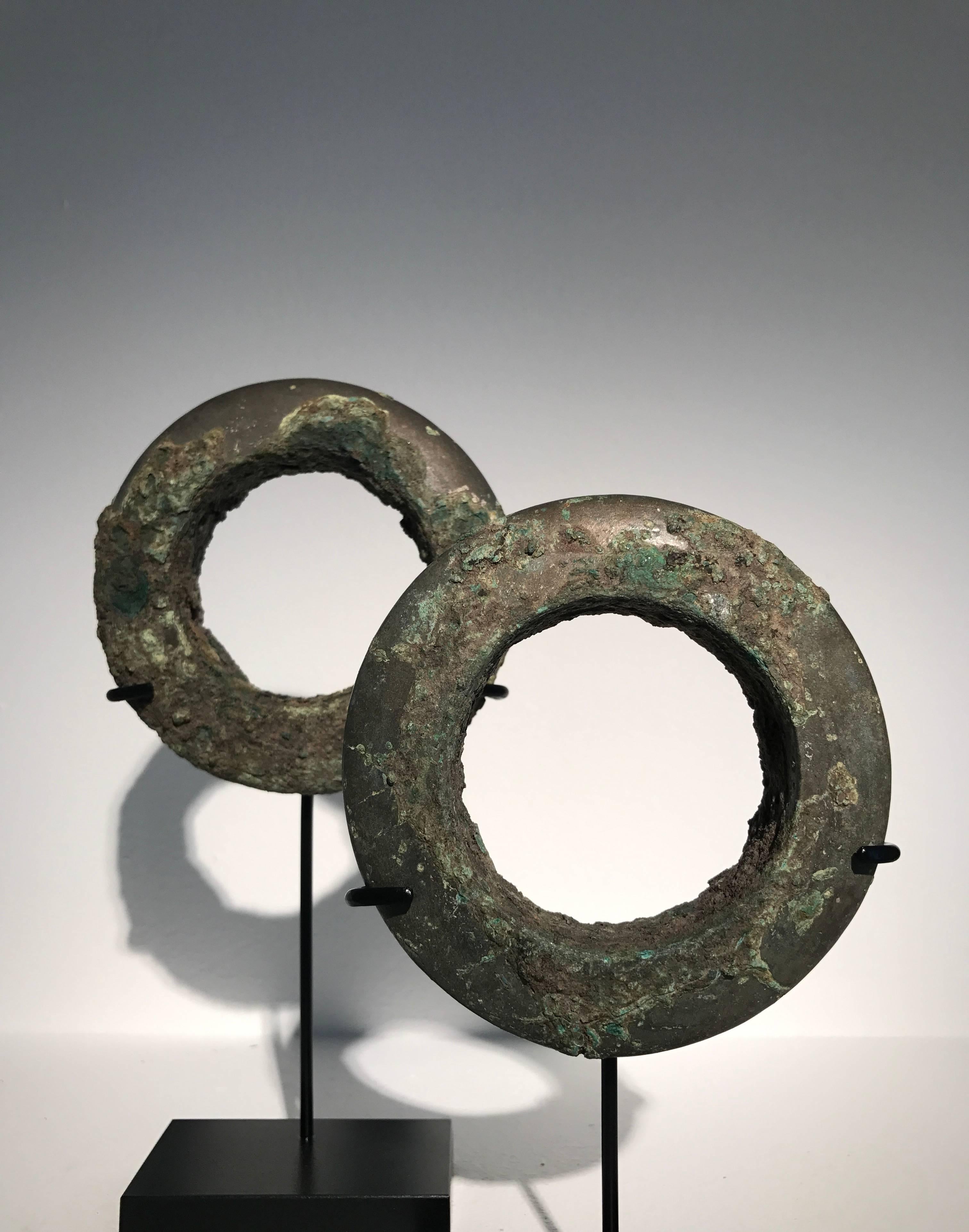 Paar Bronzearmbänder, Südostasien im Zustand „Hervorragend“ im Angebot in Schellebelle, BE