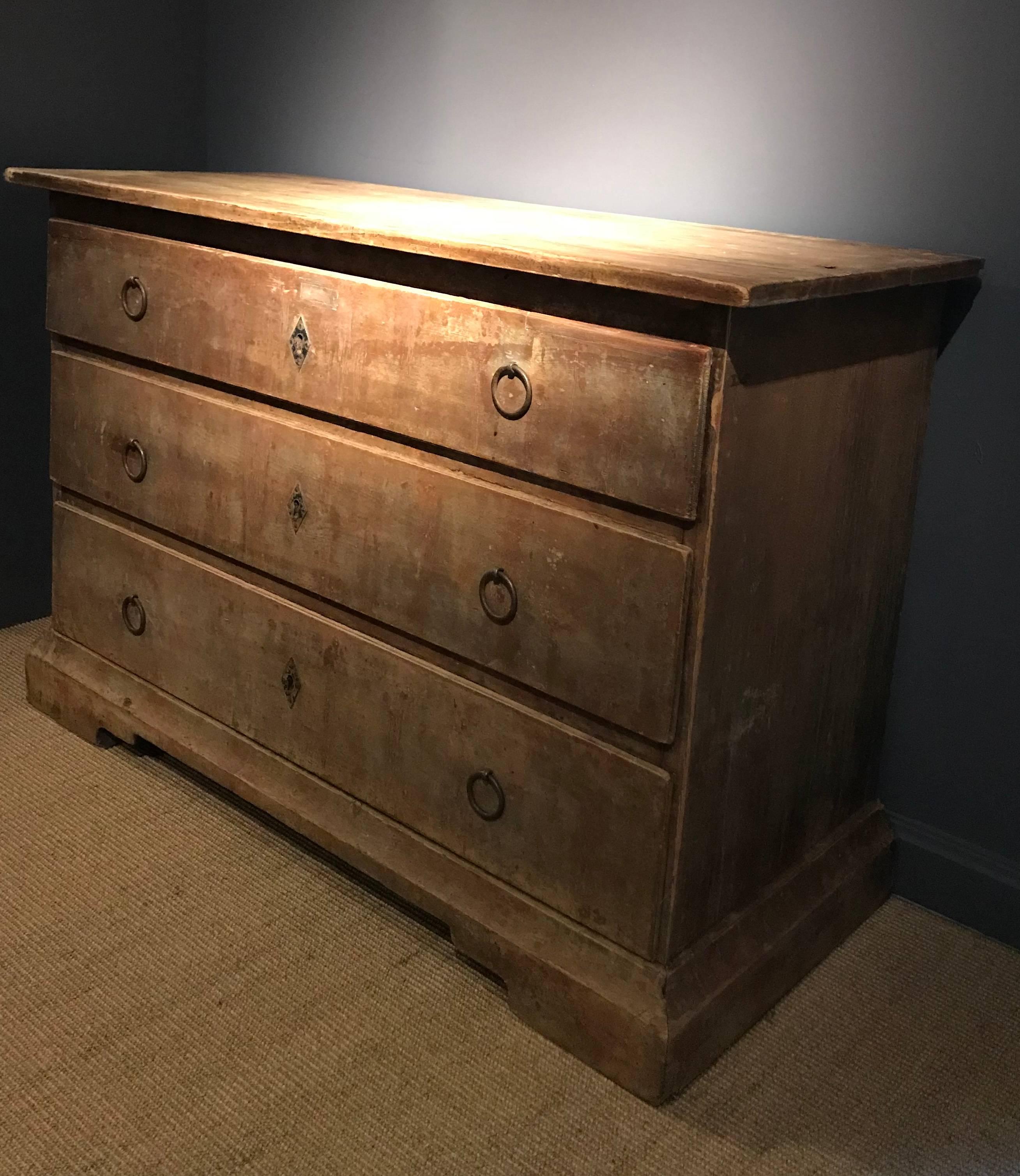 Very elegant and sober Chest of Drawers,Sweden 19th Century,3 drawers
the bleached pine has a very  good patina