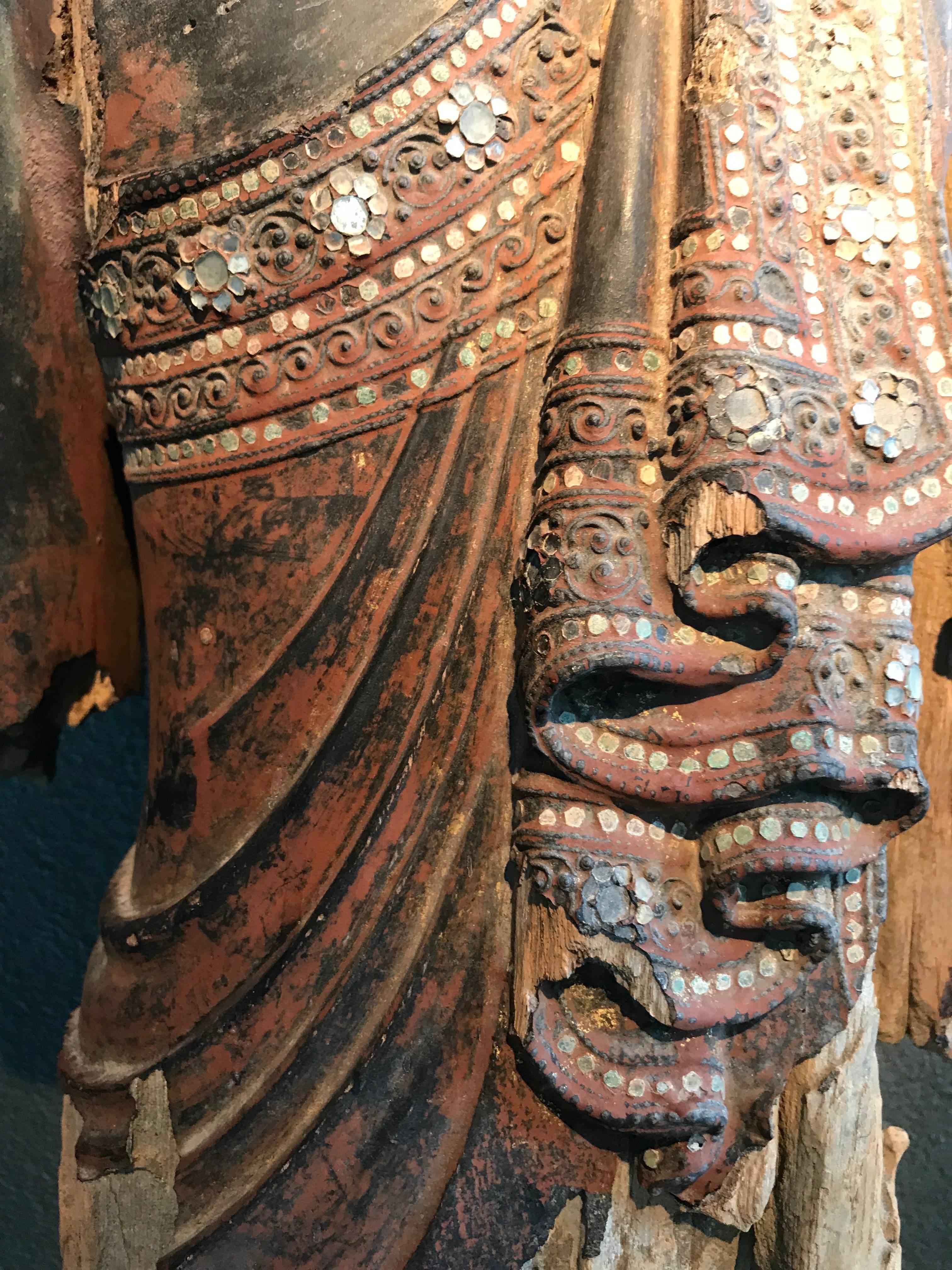 Thailändische Buddha-Kopf-Skulptur aus Holz, 19. Jahrhundert im Angebot 3