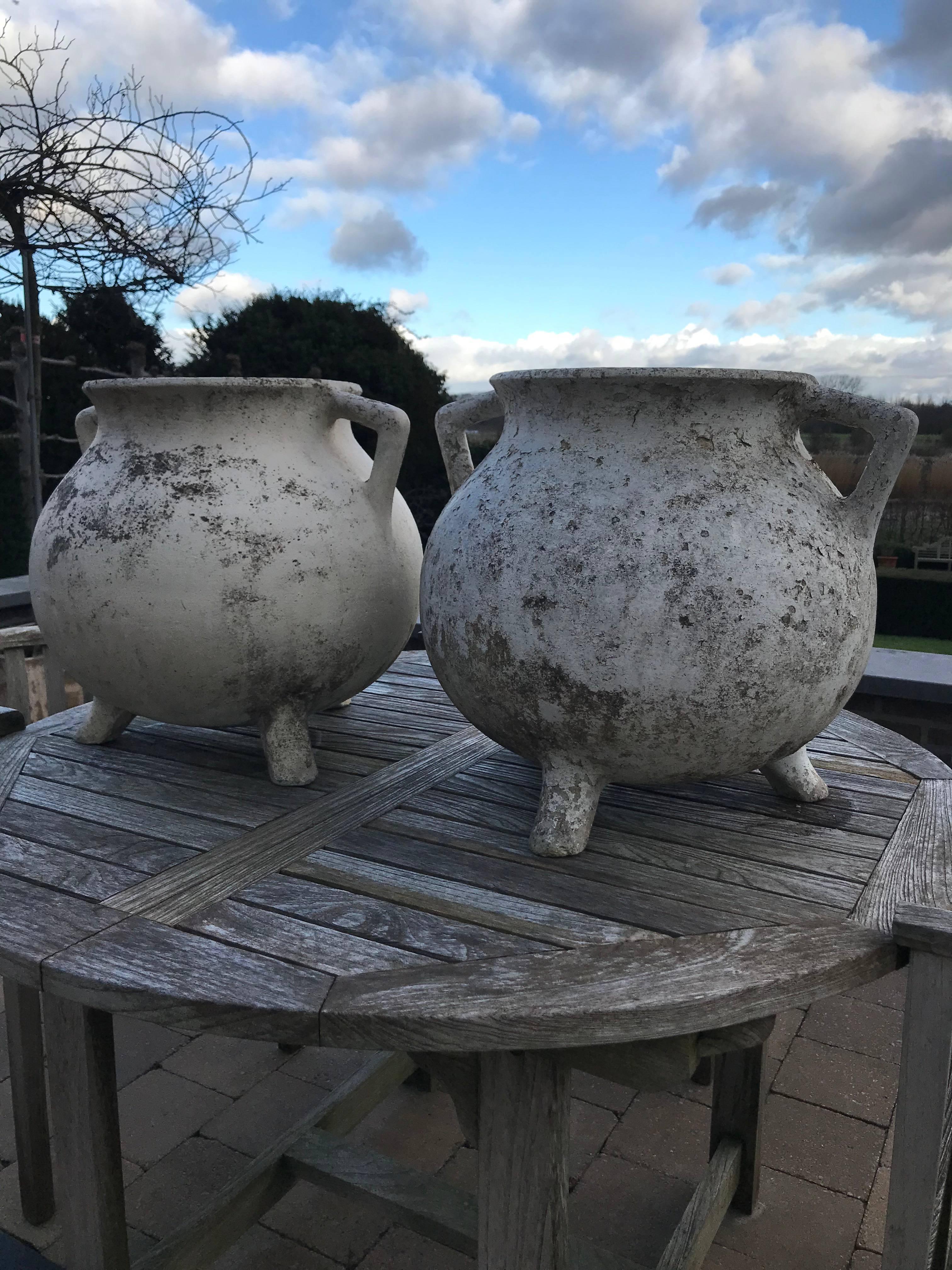 Pair of concrete urns, France, 20th century
Nice pair of planters on little feet
with traces of white paint.
