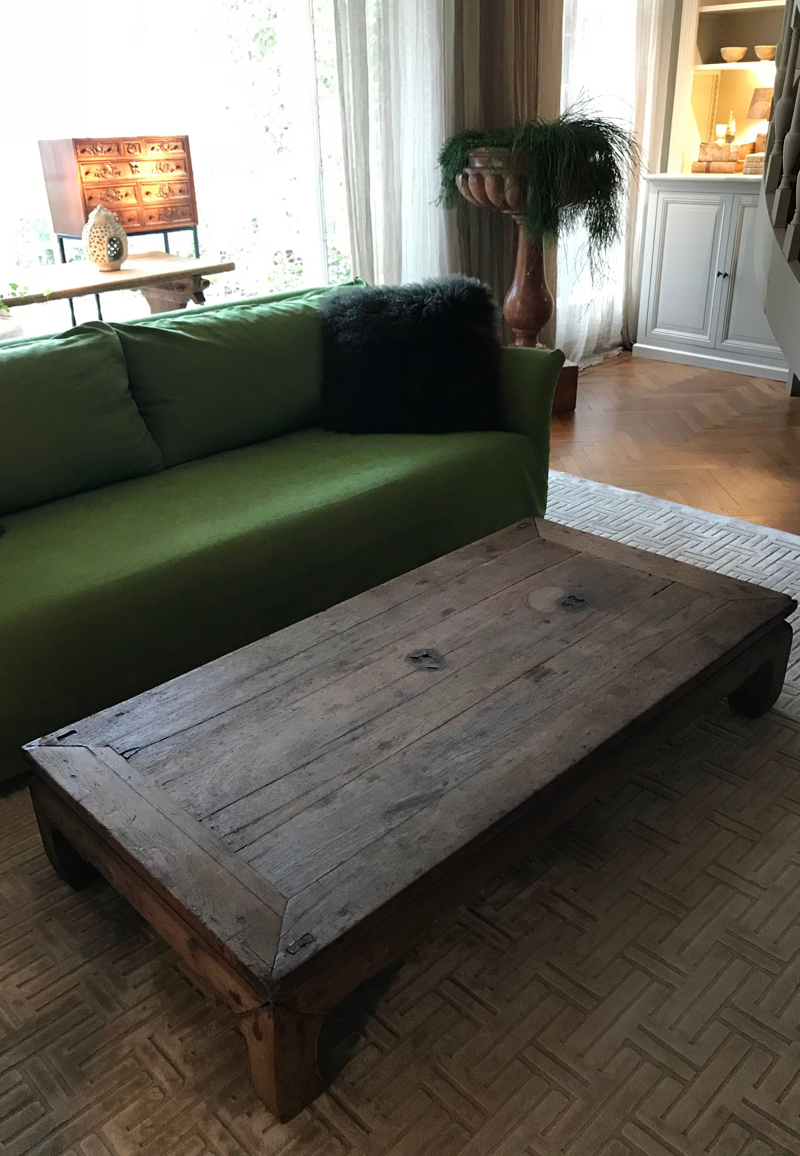 Coffee table in teak wood
Southeast Asia, Thailand with nice, old patina, 19th century.