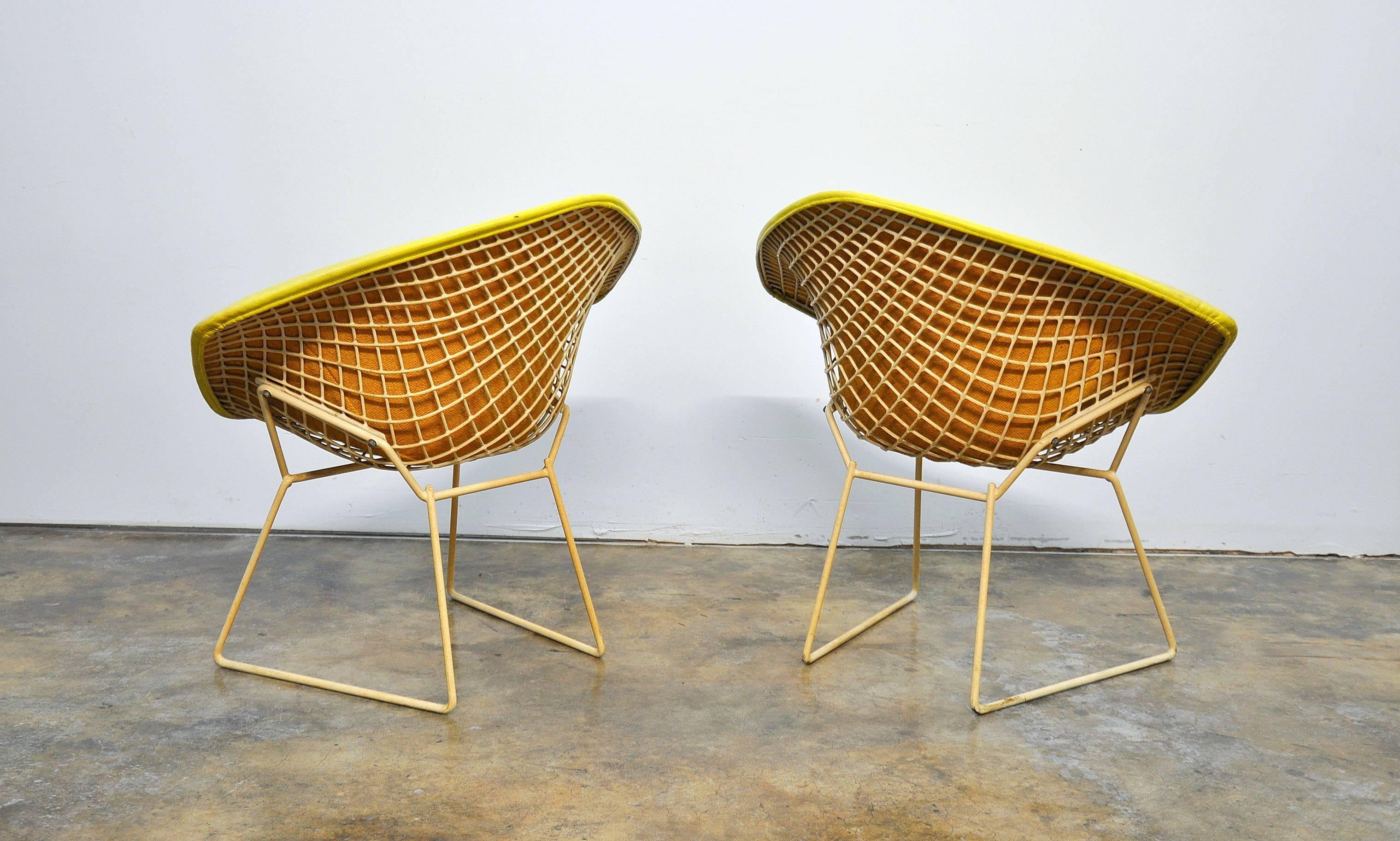 Early Pair of Bertoia for Knoll Associates Yellow Diamond Lounge Chairs, 1960s In Good Condition In Miami, FL