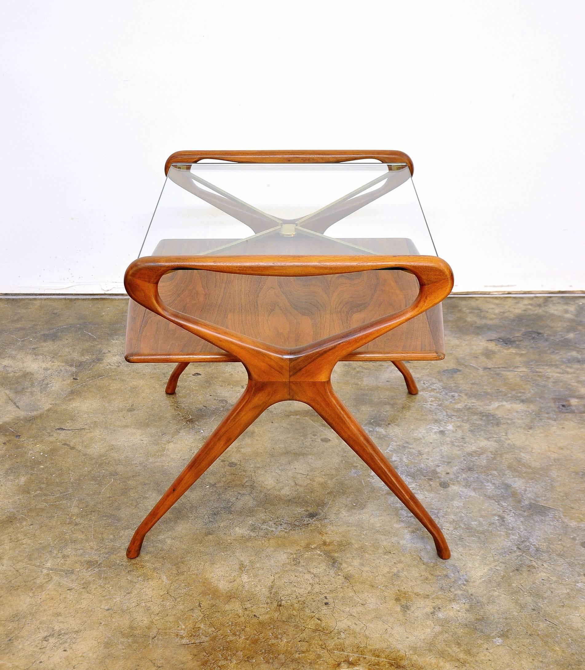 Italian Mid-Century Modern Walnut, Brass and Glass Two-Tier Side Table, 1950s In Excellent Condition In Miami, FL