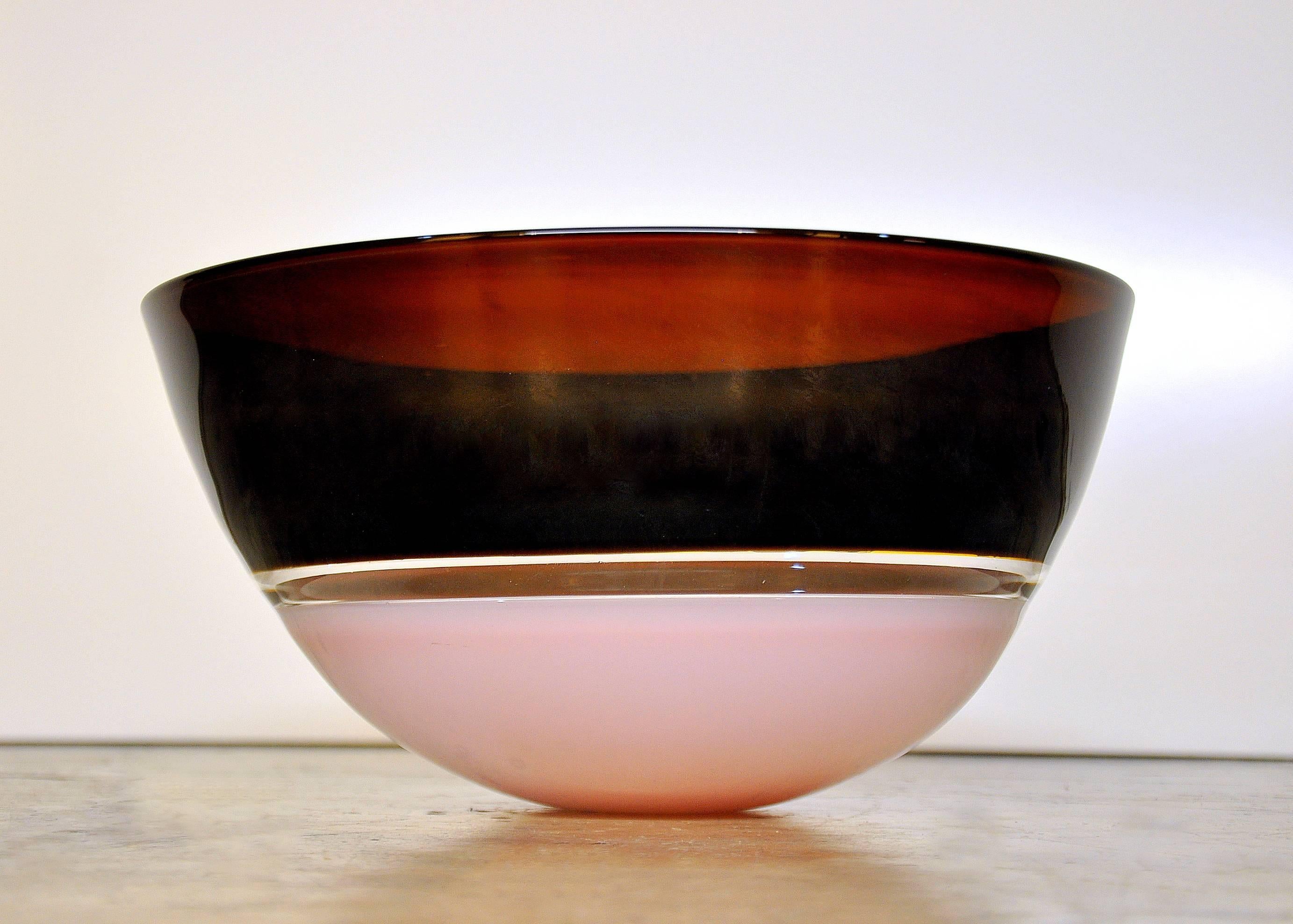 This superb large glass bowl by the internationally acclaimed American blown glass artist Sonja Blomdahl features pale pastel pink and chocolate brown bands. The richness and beauty of the colors need to be seen in person to be truly appreciated, as