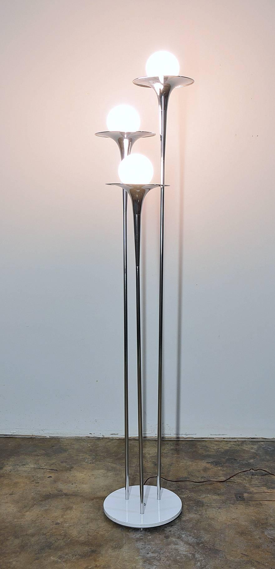 Italian Mid-Century Modern Reggiani Chrome Trumpet Floor Lamp In Good Condition In Miami, FL