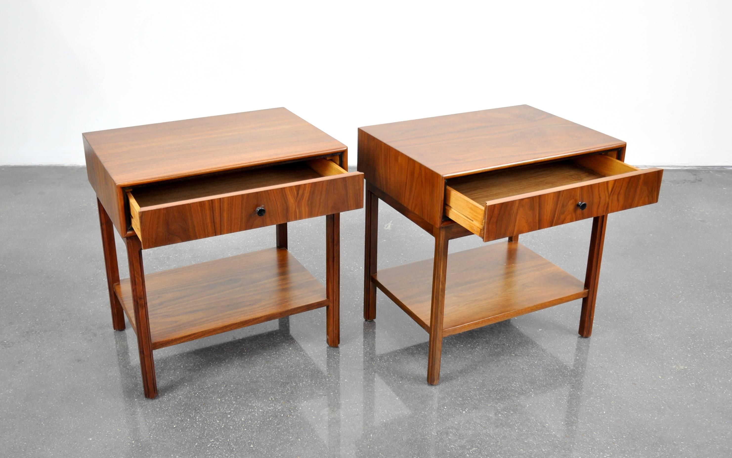 Pair of Milo Baughman for Arch Gordon Walnut Nightstands or Side Tables In Excellent Condition In Miami, FL