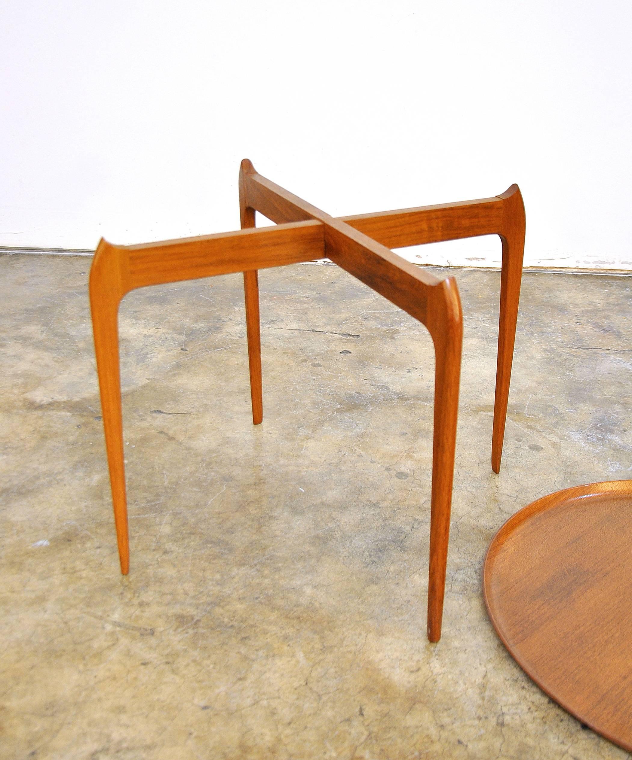 Willumsen and Engholm for Fritz Hansen Style Teak Tray Side Table In Good Condition In Miami, FL
