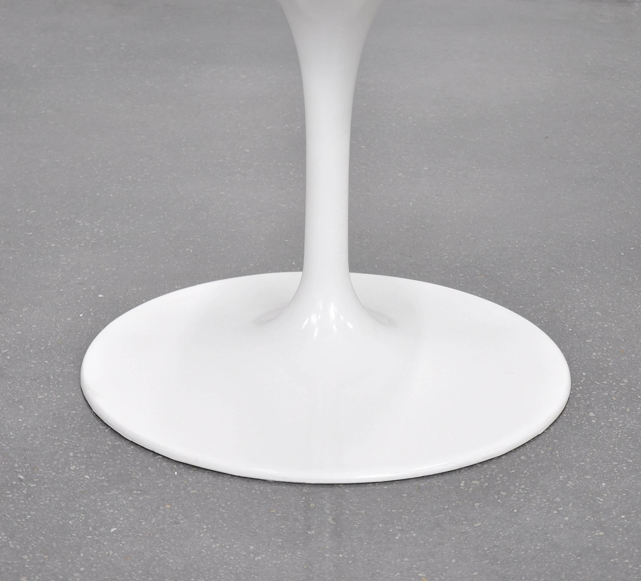 Set of Eight Eero Saarinen for Knoll Swivel Tulip Dining Chairs 1