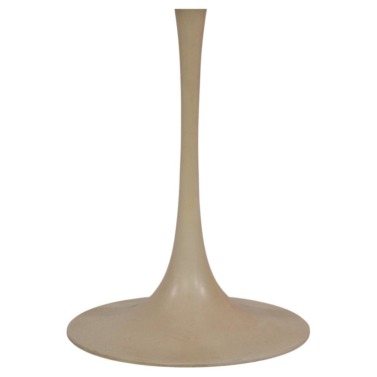 Mid-Century Modern Eero Saarinen for Knoll Tulip Side Table, 1960s For Sale